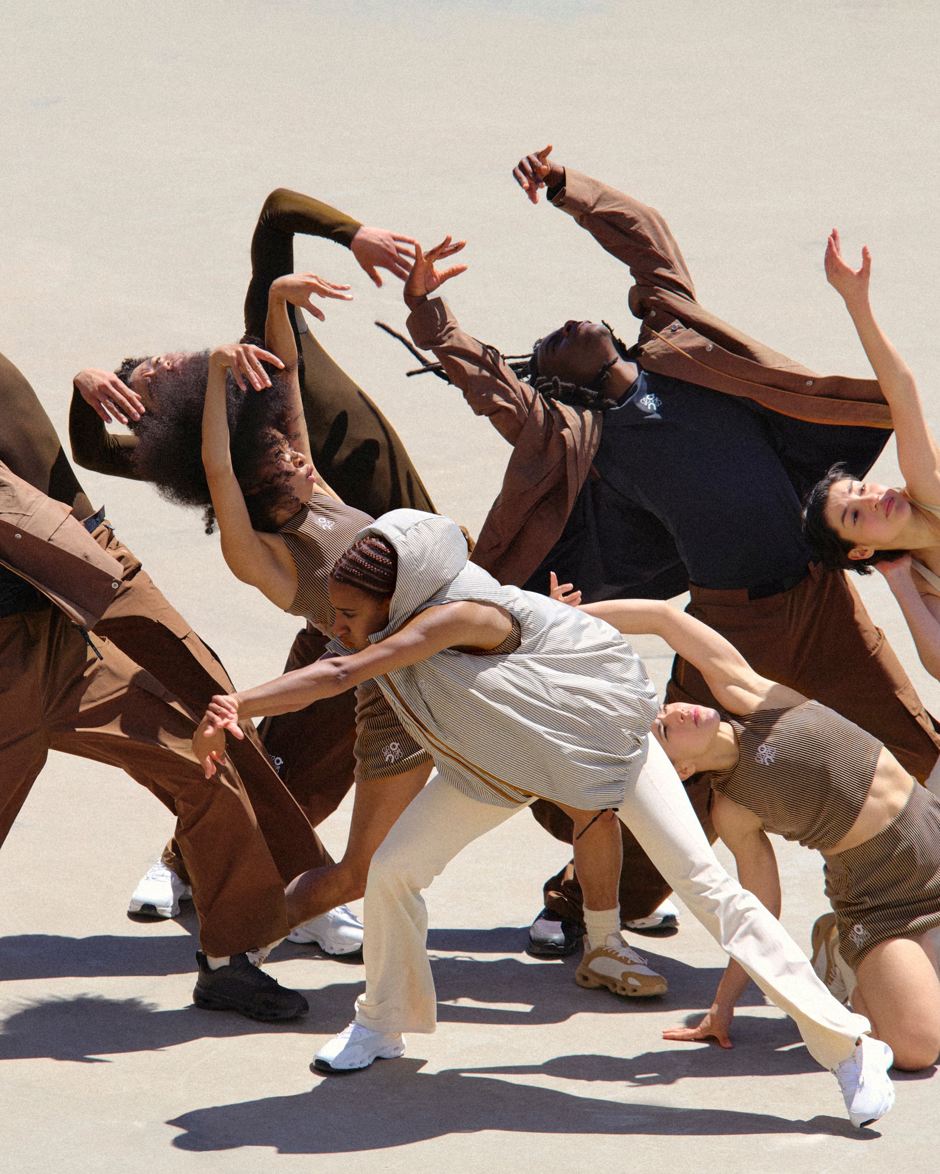 Hinh anh “Một bước lên mây” cùng LOEWE và On 7