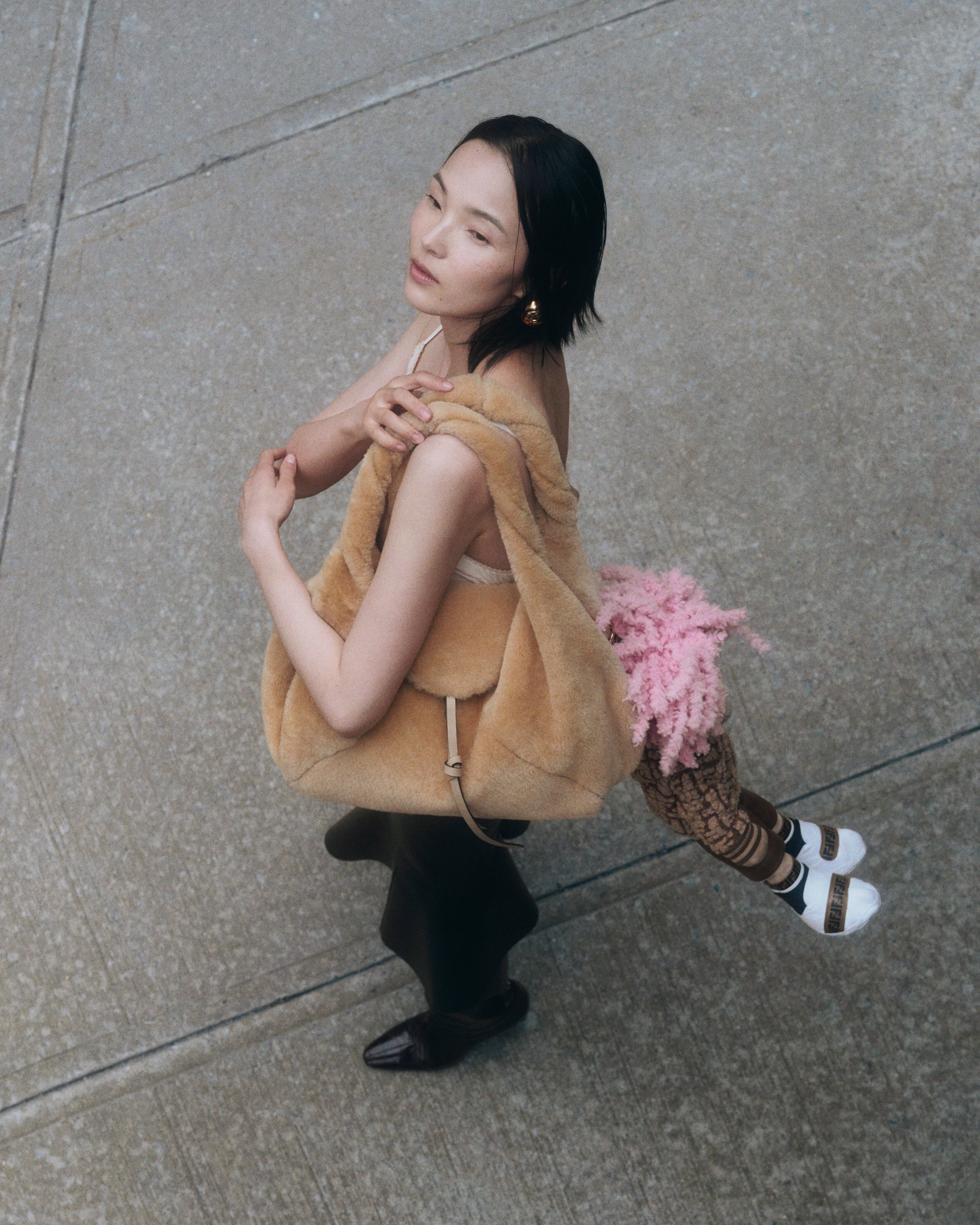 Hinh anh Sống thời thượng với hai mẫu túi xách đến từ FENDI 11