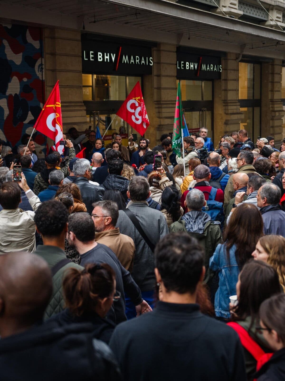 Những hình ảnh của cuộc biểu tình trước toà BHV Marais