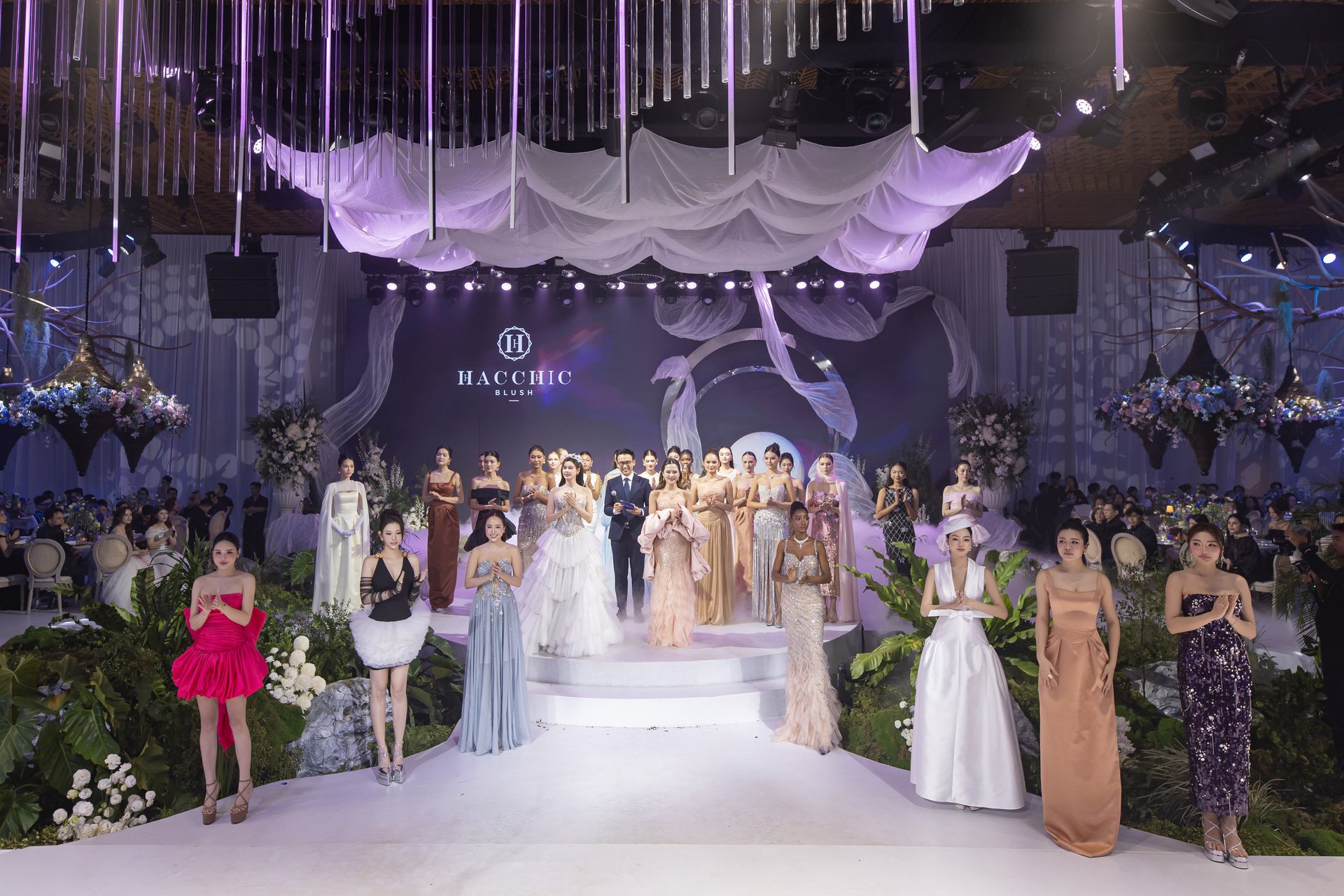 Hinh anh Đóa hoa Philippines "Marian Rivera" nở rộ trong vườn trăng Hacchic Couture Xuân Hè 2026 1