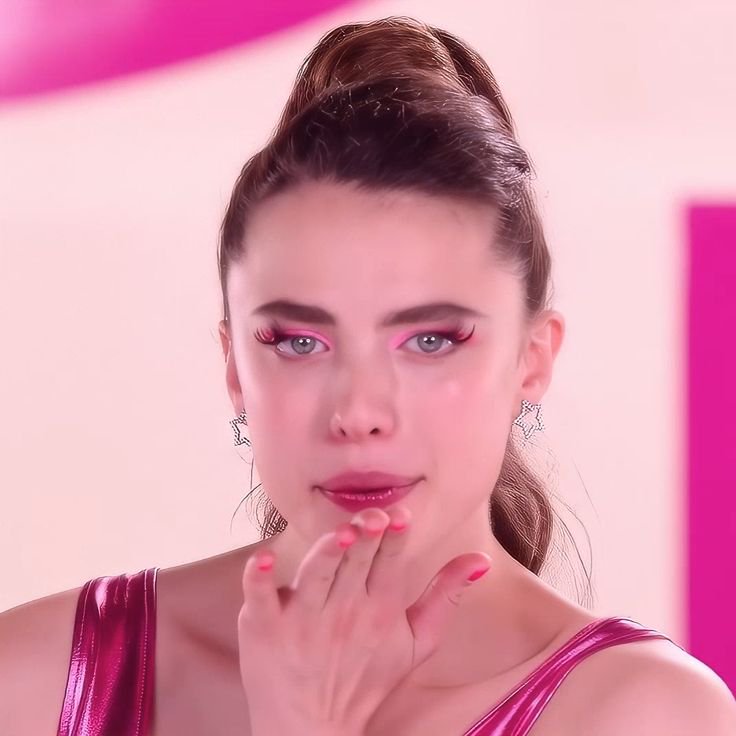 Hinh anh Bí kíp hoá thân thành những “bóng hồng màn ảnh” trong đêm Halloween 4