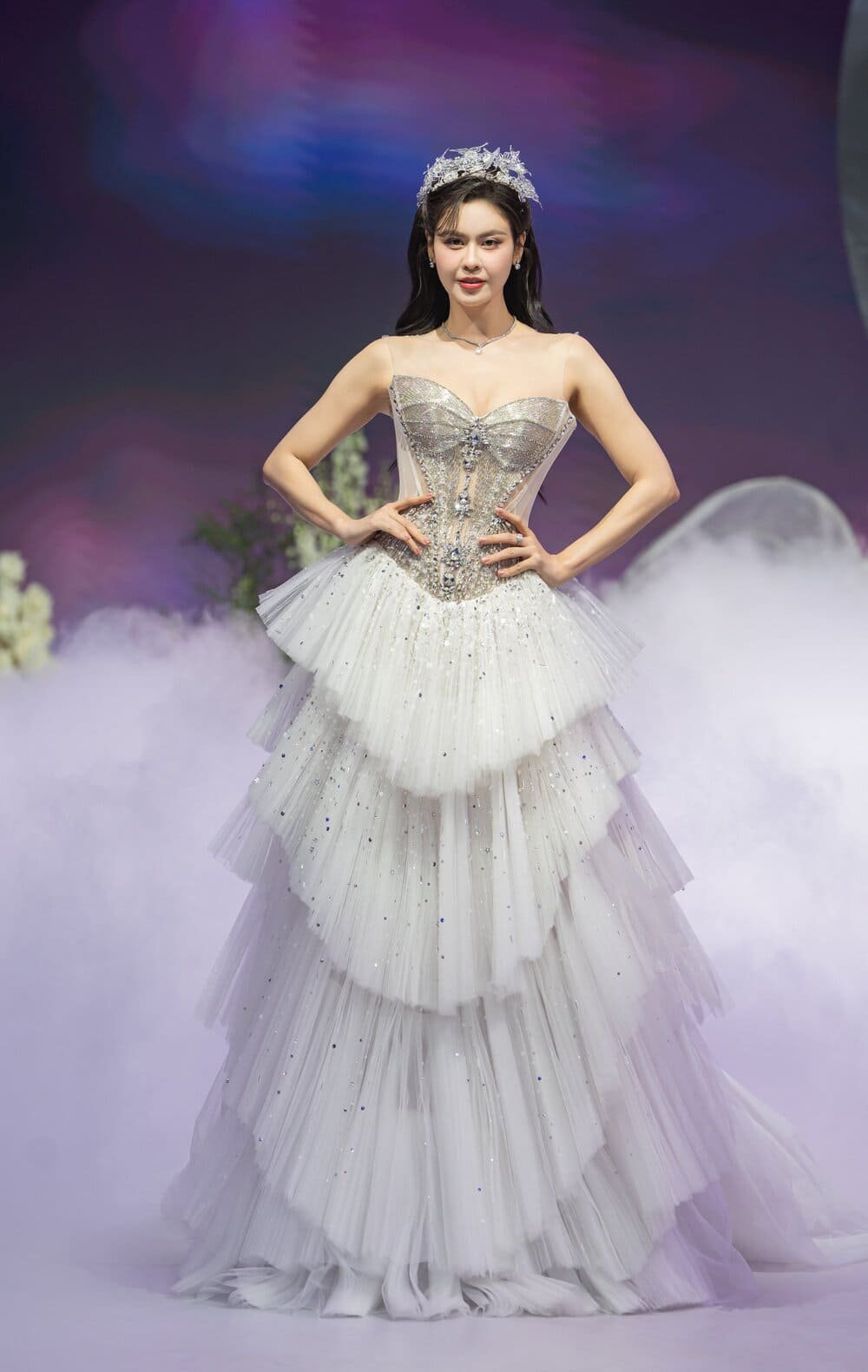 Hinh anh Đóa hoa Philippines "Marian Rivera" nở rộ trong vườn trăng Hacchic Couture Xuân Hè 2026 2