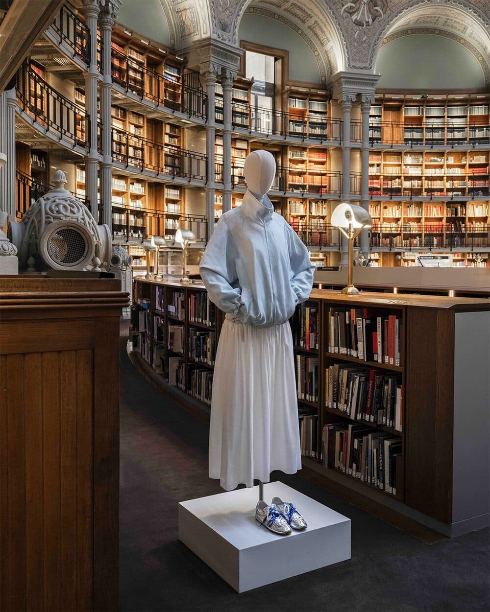 Hinh anh Tinh thần thập niên 1970 ngân vang trong khung trời mùa hè của SANDRO 5