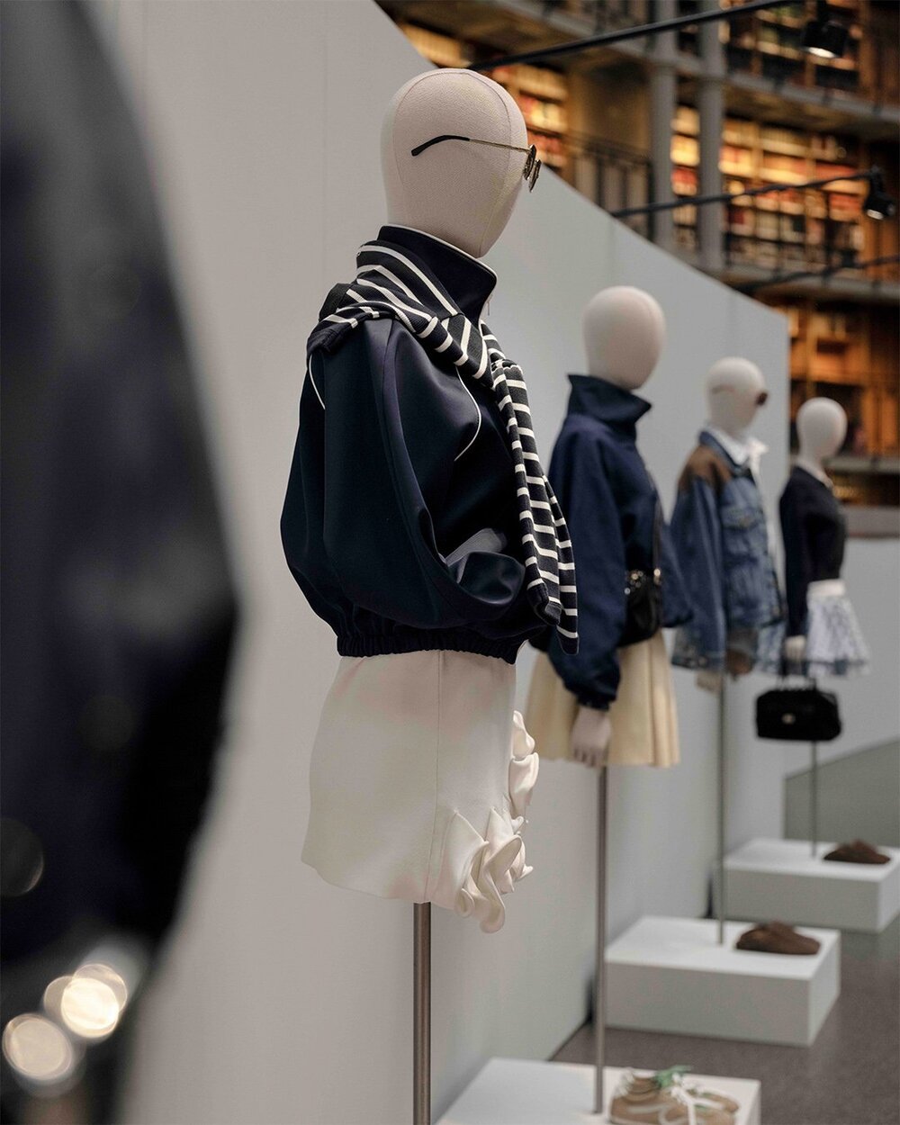 Hinh anh Tinh thần thập niên 1970 ngân vang trong khung trời mùa hè của SANDRO 7