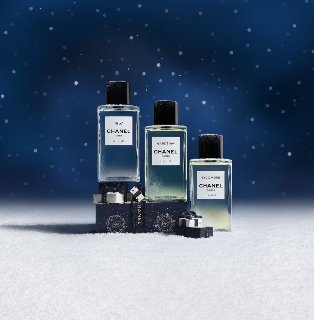 Hinh anh CHANEL Holiday 2025 mang đến vũ trụ “Winter Constellation”, 5 biểu tượng kinh điển của CHANEL cùng tỏa sáng, tạo nên trải nghiệm mùa lễ hội sang trọng và đầy cảm hứng. 1