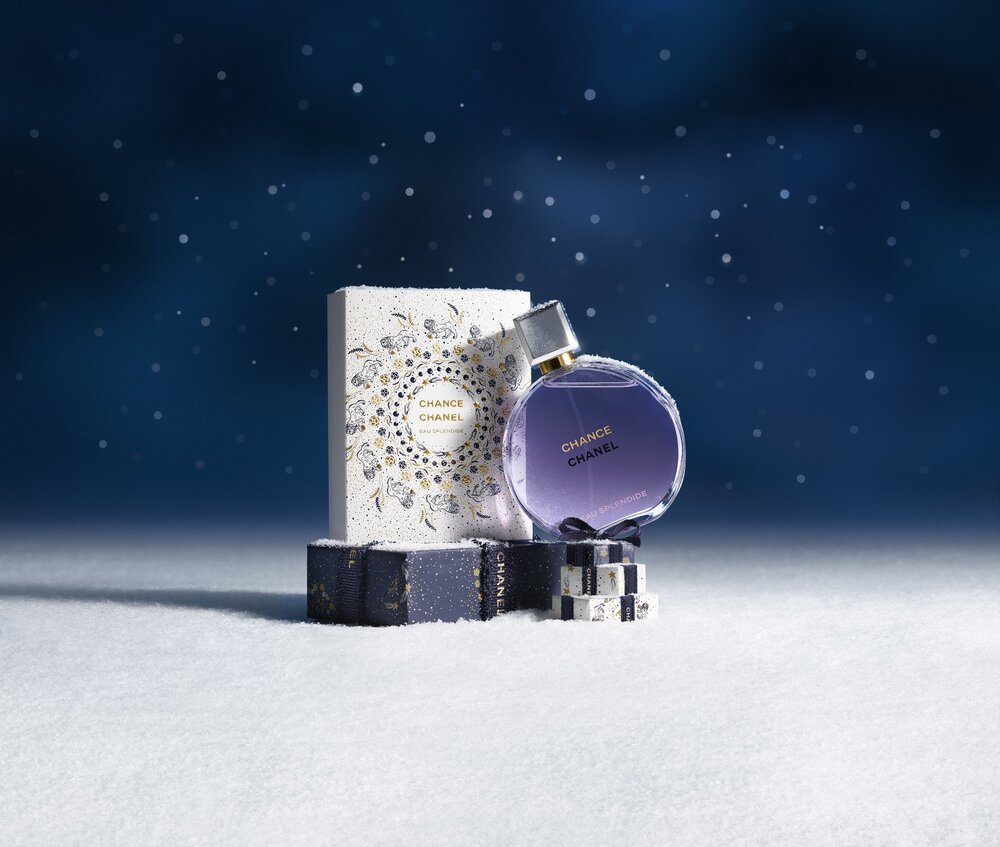 Hinh anh CHANEL Holiday 2025 mang đến vũ trụ “Winter Constellation”, 5 biểu tượng kinh điển của CHANEL cùng tỏa sáng, tạo nên trải nghiệm mùa lễ hội sang trọng và đầy cảm hứng. 7