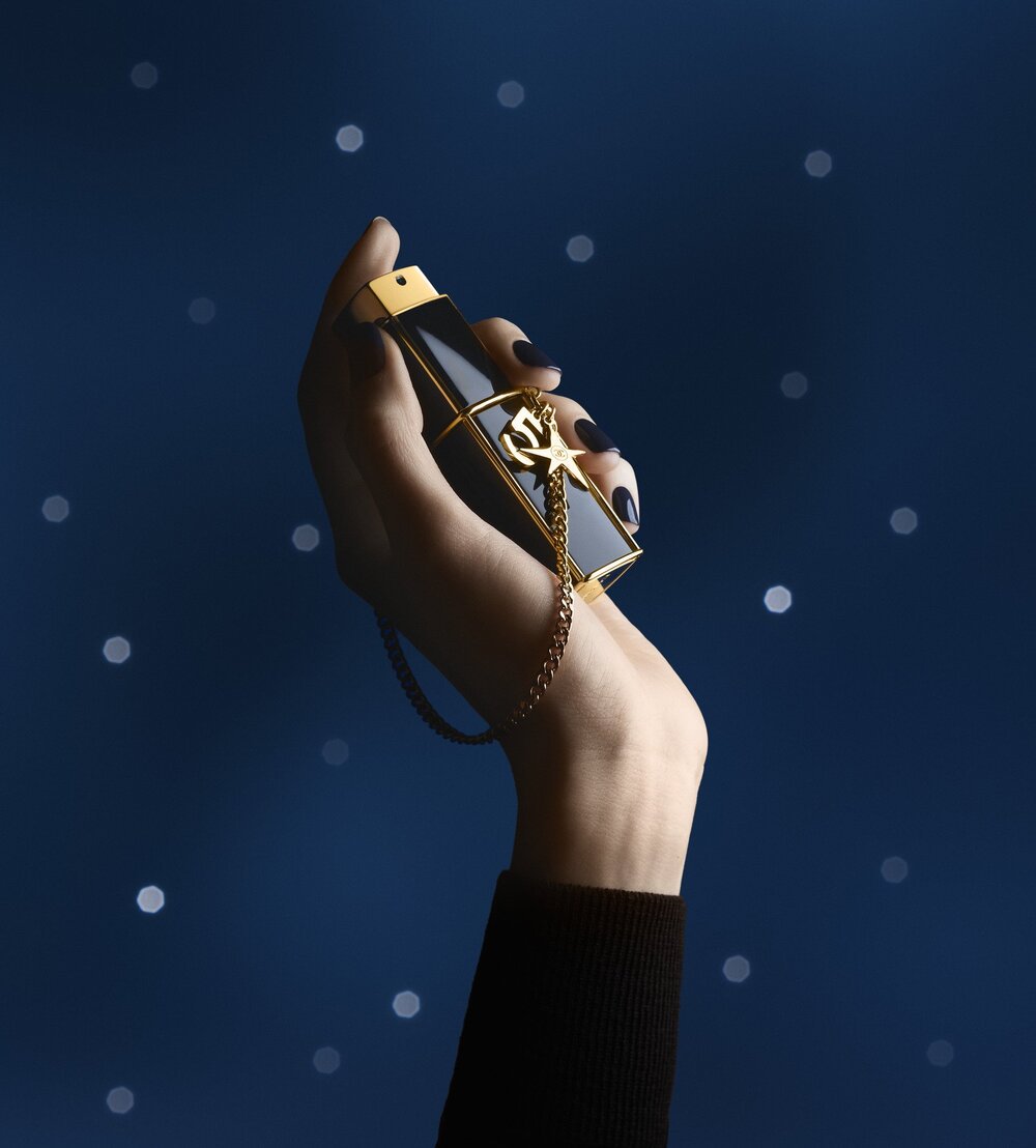 Hinh anh CHANEL Holiday 2025 mang đến vũ trụ “Winter Constellation”, 5 biểu tượng kinh điển của CHANEL cùng tỏa sáng, tạo nên trải nghiệm mùa lễ hội sang trọng và đầy cảm hứng. 10