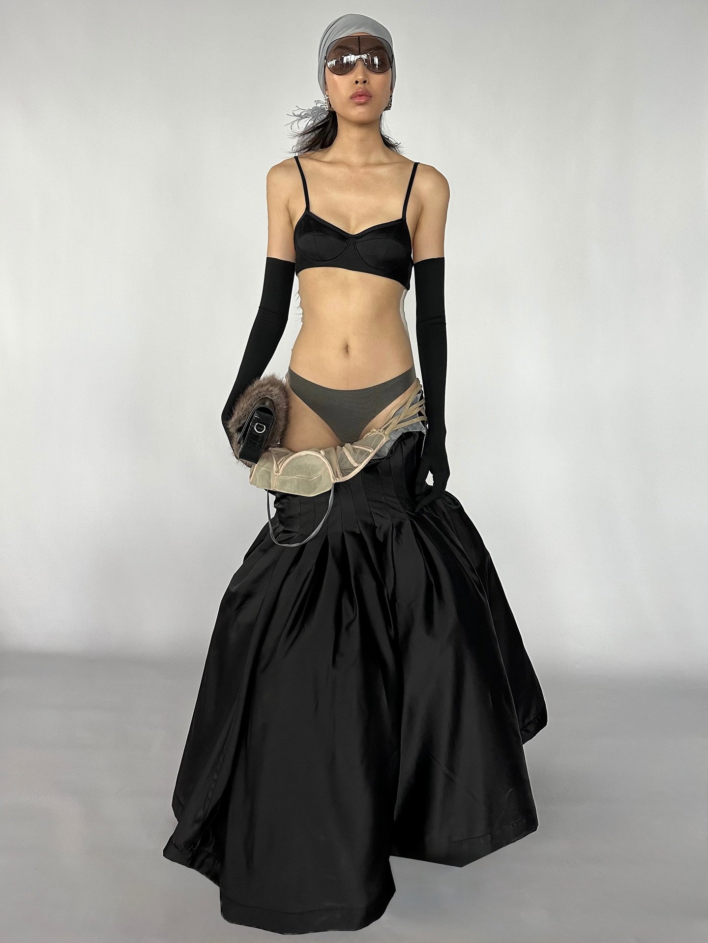 Hinh anh Dahan có nhận thấy ngành công nghiệp thời trang trên thế giới đang dần phát triển để trở nên bền vững hay không? Theo bạn, tại sao tính bền vững trong ngành thời trang lại quan trọng? 3