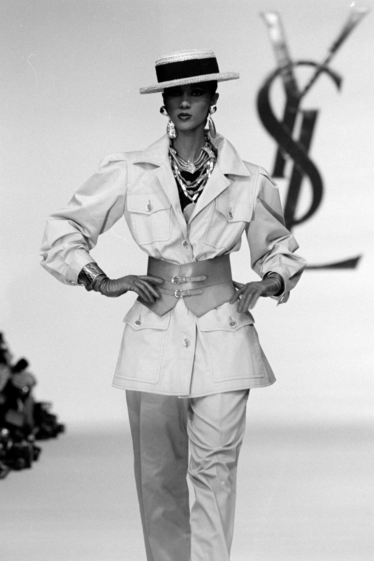 Hinh anh Khám phá lịch sử thời trang: Vì sao quần áo nữ ít túi? 15