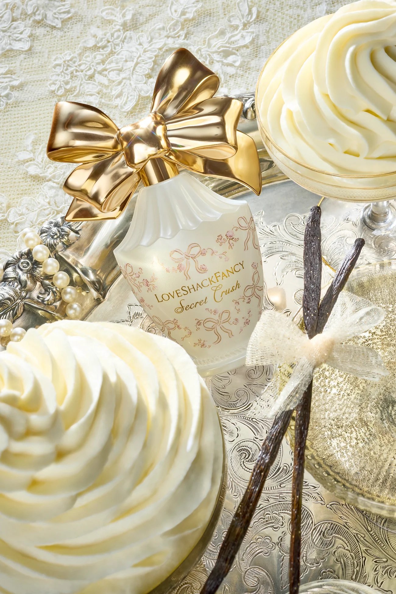 Hinh anh Tinder "hẹn hò" LoveShackFancy để ra mắt nước hoa  1