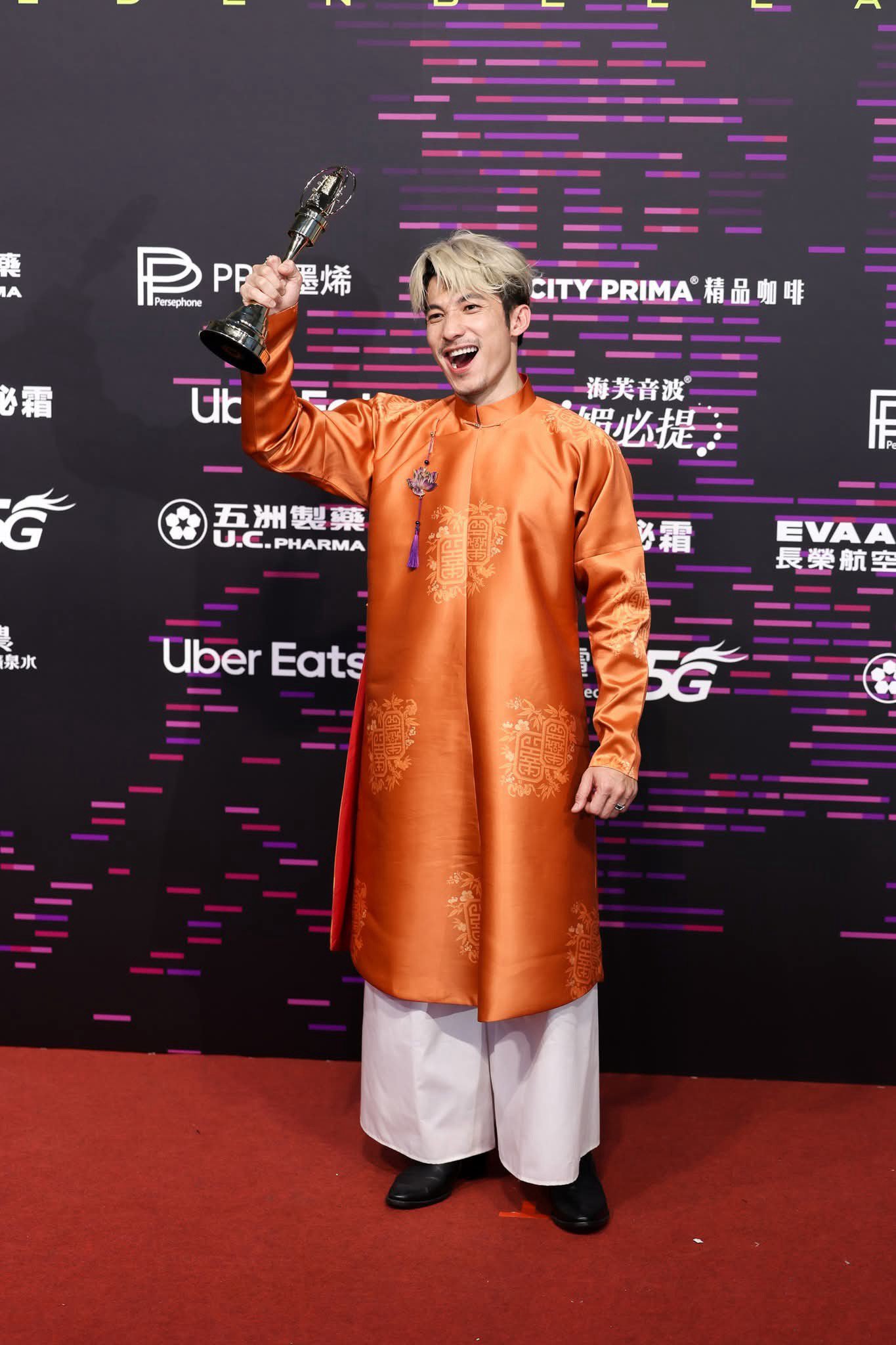 Hinh anh SR News: Điểm tin thời trang và làm đẹp Việt 30/10 17