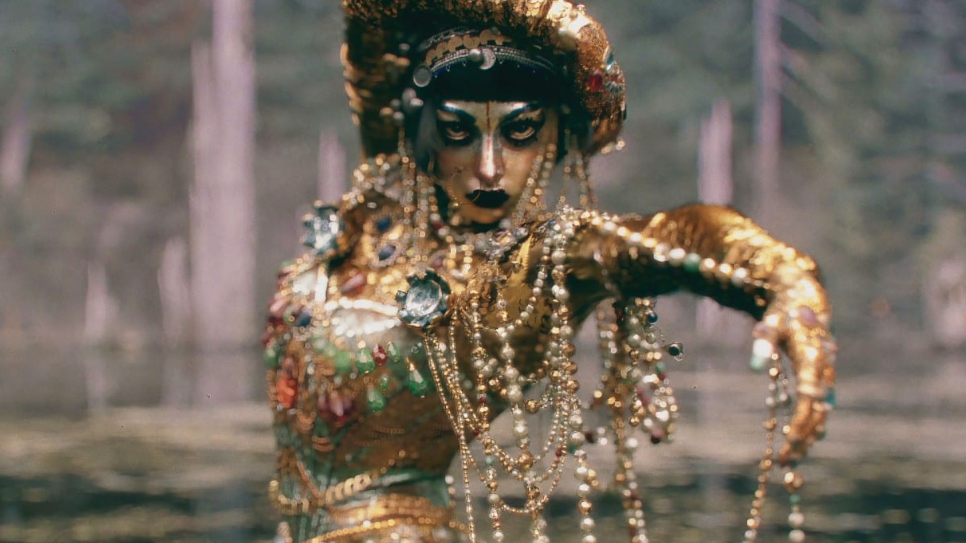 Hinh anh Bàn về sự lãng mạn của Halloween 3