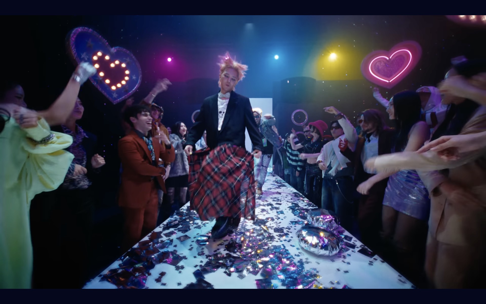 Hinh anh G-Dragon Coded: Công thức là không có công thức 10