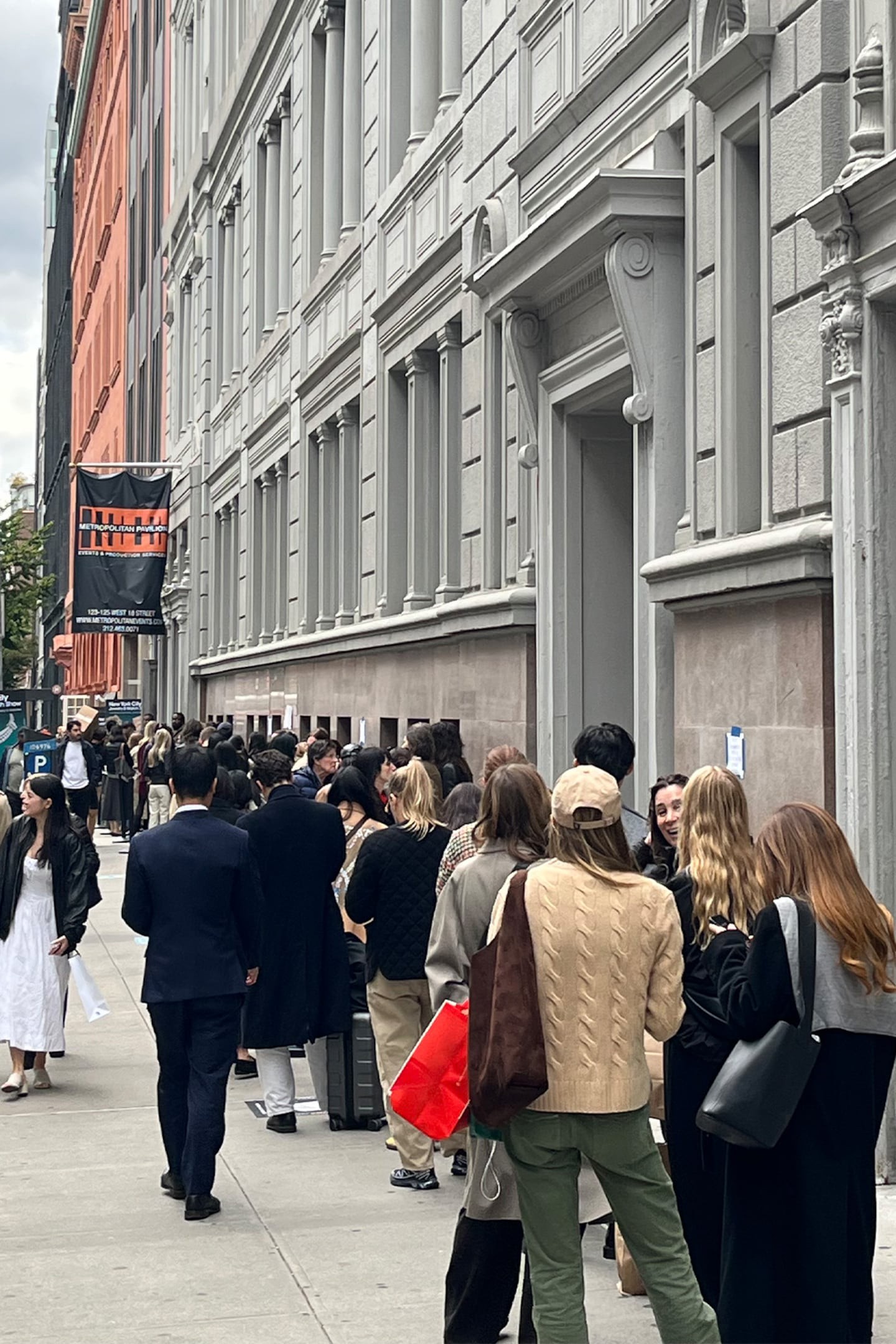 Hinh anh Black Friday: Các thương hiệu cao cấp làm cách nào để giảm giá nhưng không “mất giá”? 5