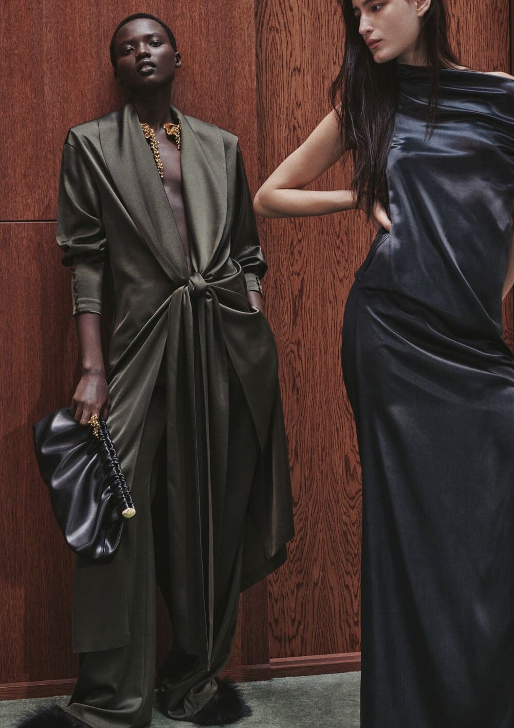 Hinh anh Trong mùa lễ hội H&amp;M Holiday 2025, thương hiệu thời trang đến từ Thụy Điển giới thiệu bộ sưu tập mang tinh thần tiệc tùng lộng lẫy, tập trung vào các thiết kế dự tiệc, áo khoác, trang phục len và đồ may đo với diện mạo cao cấp. 3