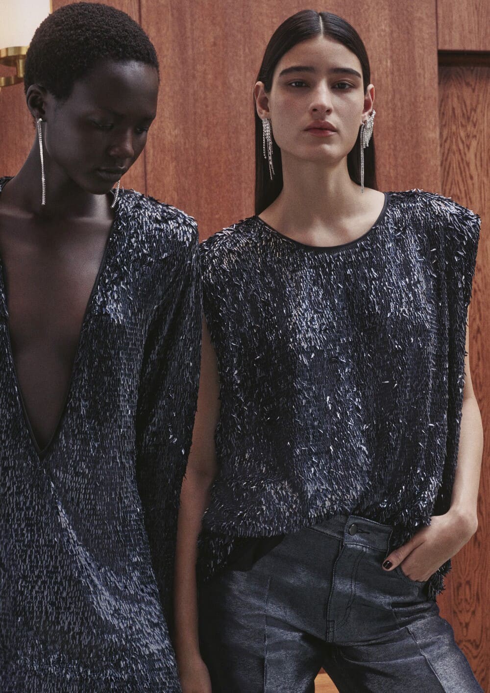 Hinh anh Trong mùa lễ hội H&amp;M Holiday 2025, thương hiệu thời trang đến từ Thụy Điển giới thiệu bộ sưu tập mang tinh thần tiệc tùng lộng lẫy, tập trung vào các thiết kế dự tiệc, áo khoác, trang phục len và đồ may đo với diện mạo cao cấp. 8