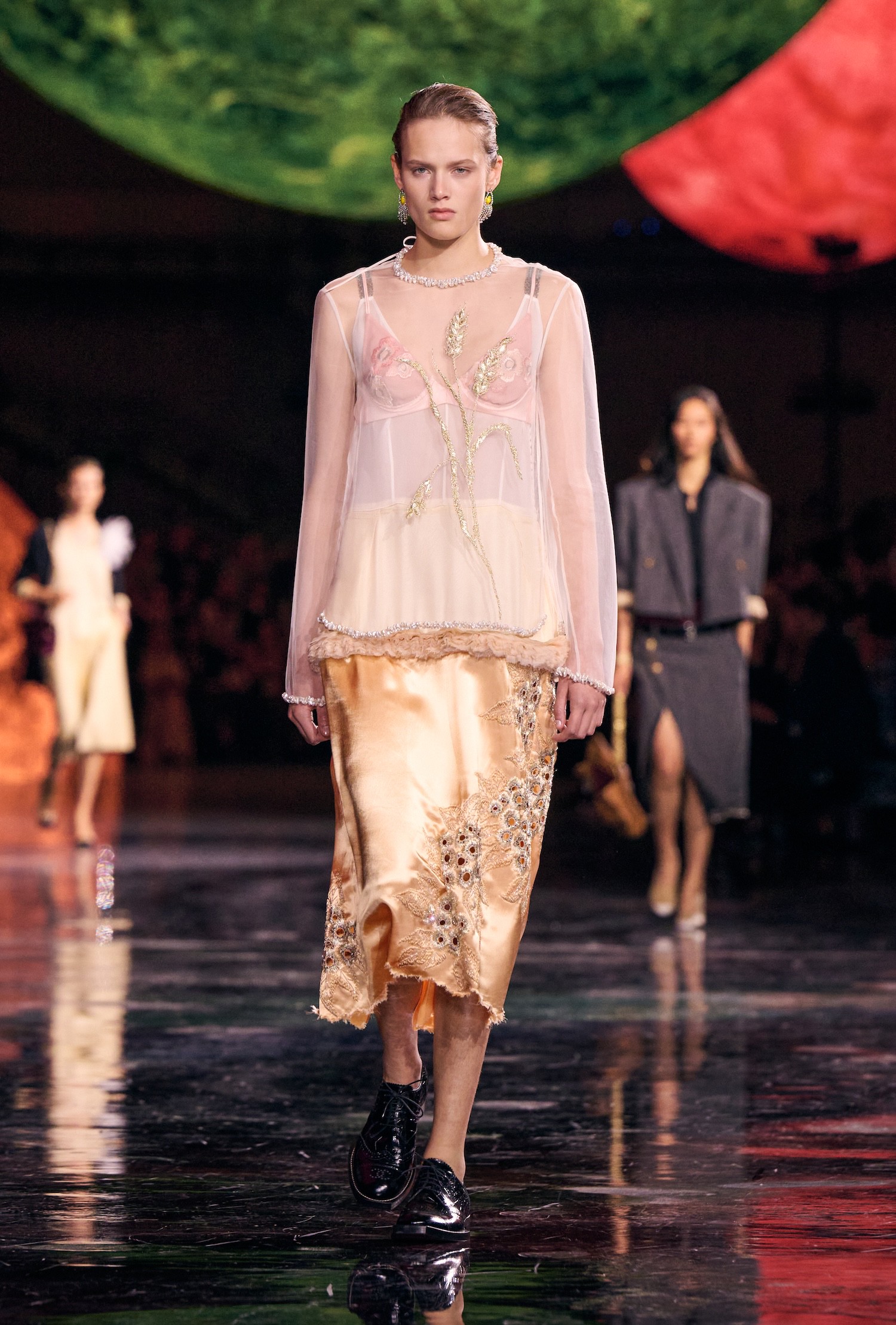 Hinh anh Chất liệu mềm "mạnh" 4