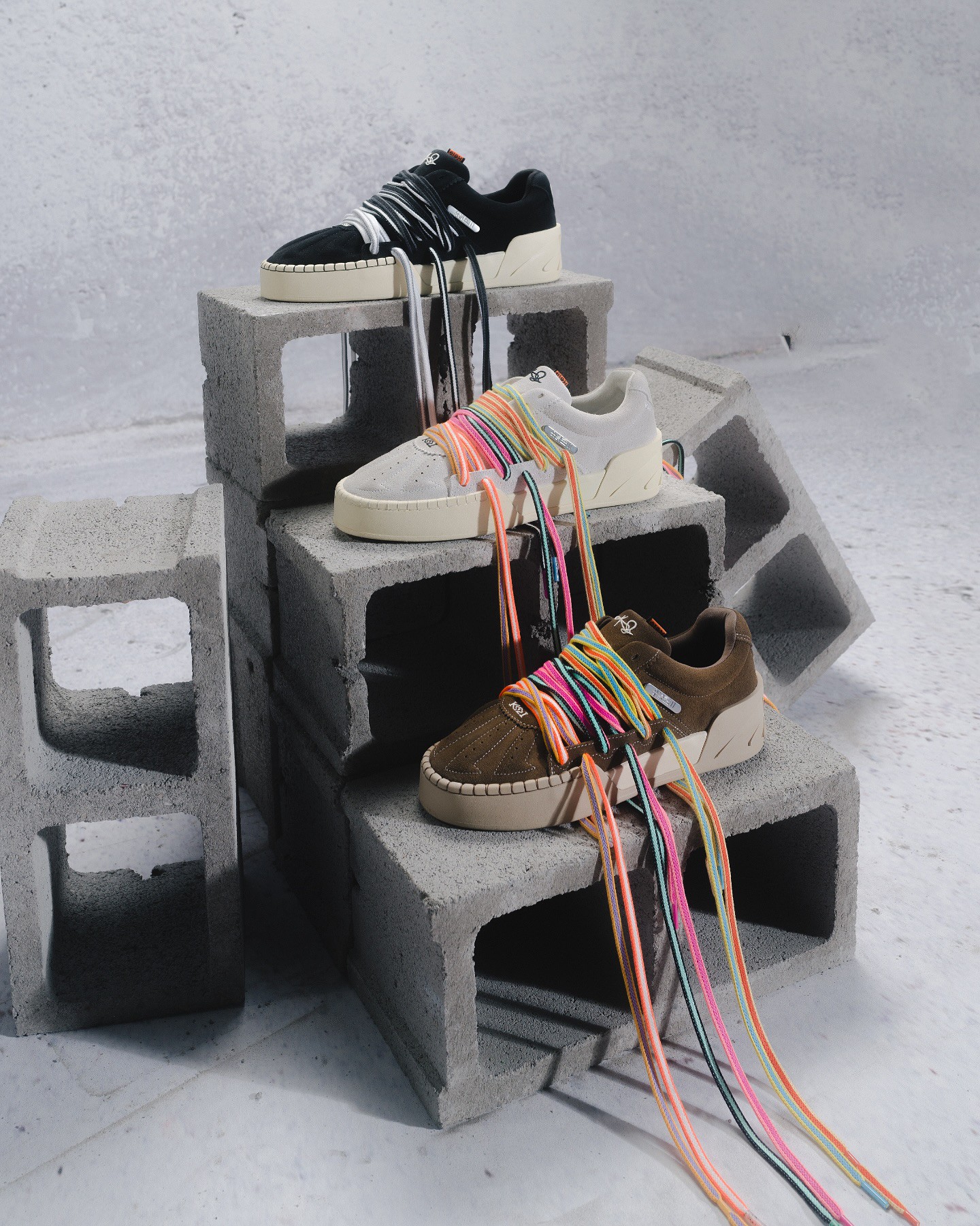 Hinh anh Trong khi thị trường thể thao châu Á tiếp tục phát triển với tốc độ chóng mặt, các thương hiệu đang chứng minh rằng sự đổi mới không nhất thiết phải từ bỏ bản sắc văn hóa. Ngược lại, việc kết hợp tinh tế giữa truyền thống và công nghệ chính là chìa khóa để chinh phục trái tim người tiêu dùng toàn cầu. 1