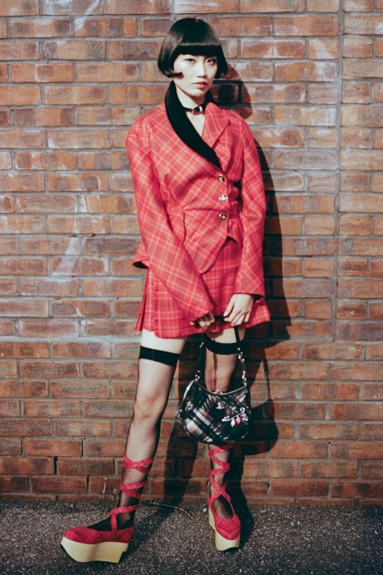 Hinh anh BST Vivienne Westwood X NANA cháy hàng ngay ngày đầu mở bán 3