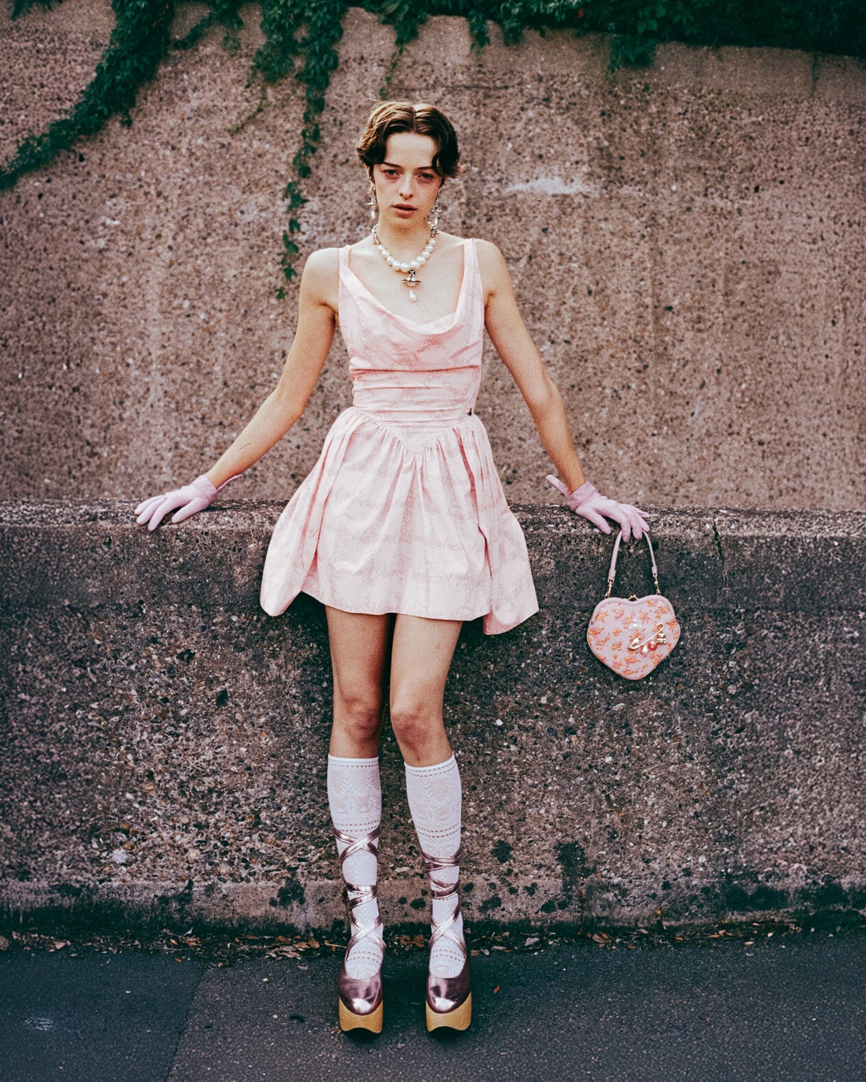 Hinh anh BST Vivienne Westwood X NANA cháy hàng ngay ngày đầu mở bán 2