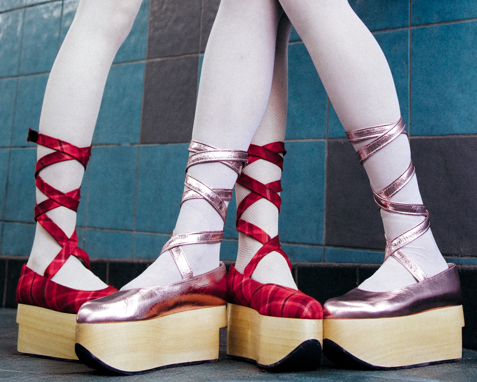 Hinh anh BST Vivienne Westwood X NANA cháy hàng ngay ngày đầu mở bán 5