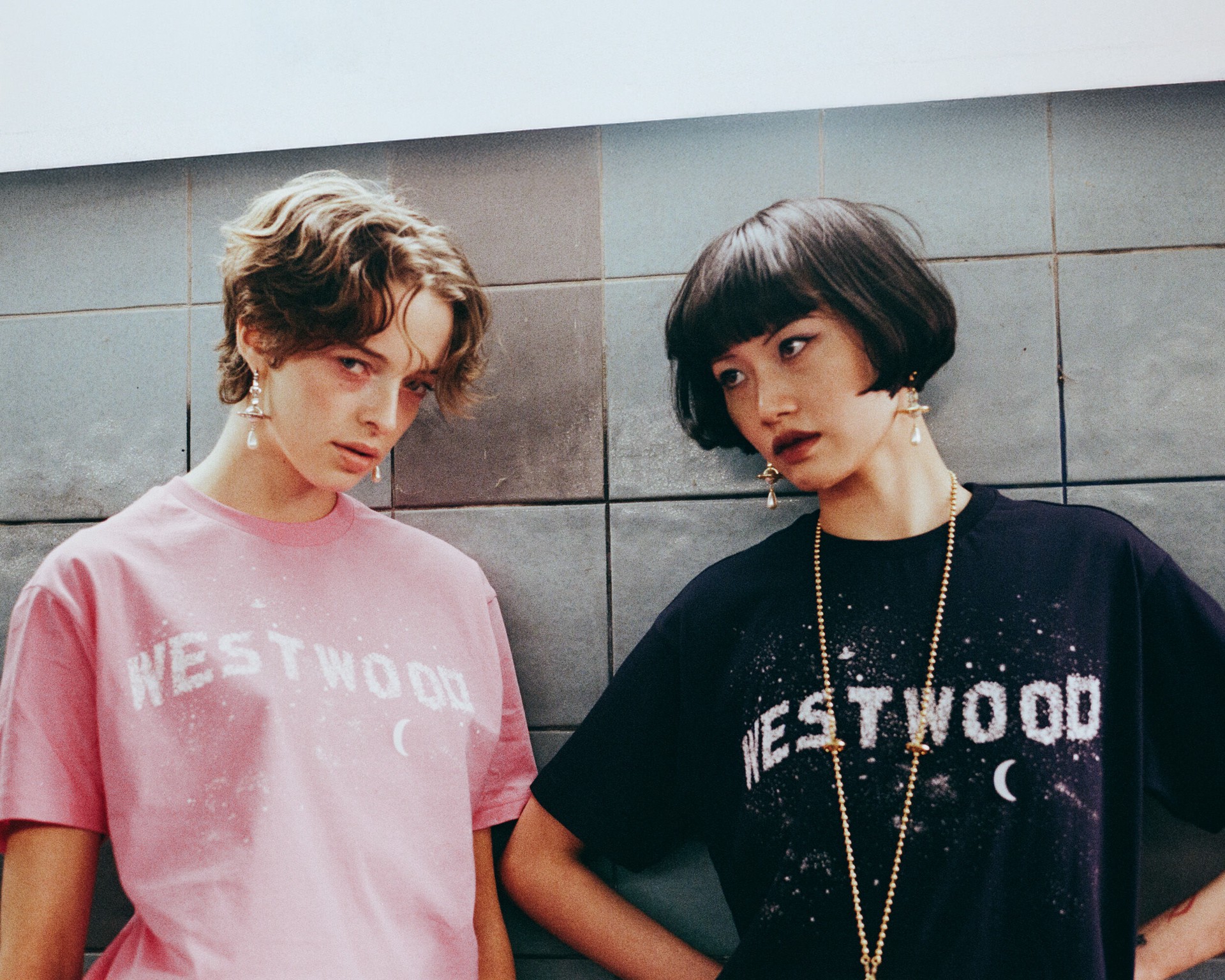 Hinh anh BST Vivienne Westwood X NANA cháy hàng ngay ngày đầu mở bán 4