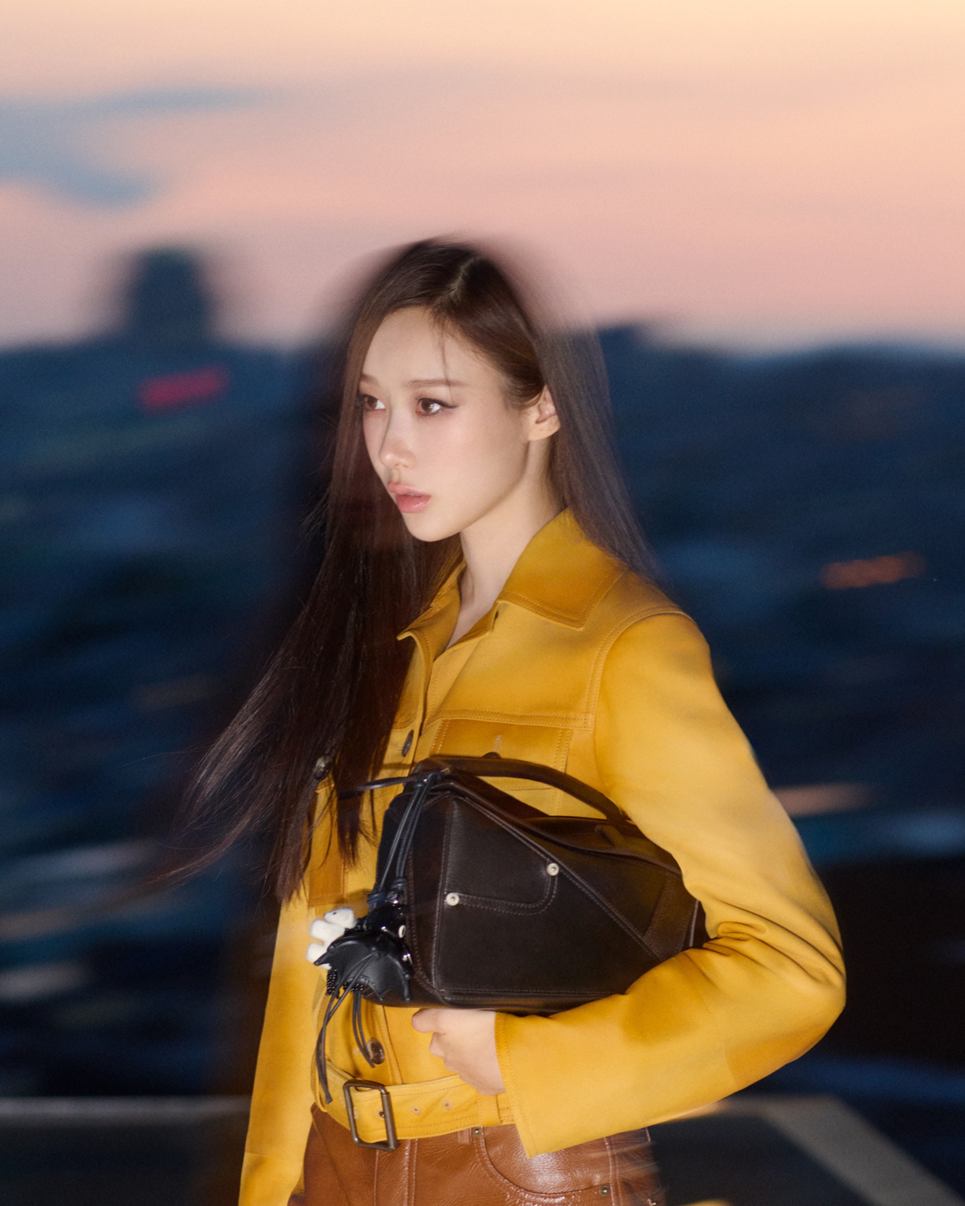 Hinh anh Đại sứ GISELLE trong bộ sưu tập chớm Xuân Hè 2026 của LOEWE 3