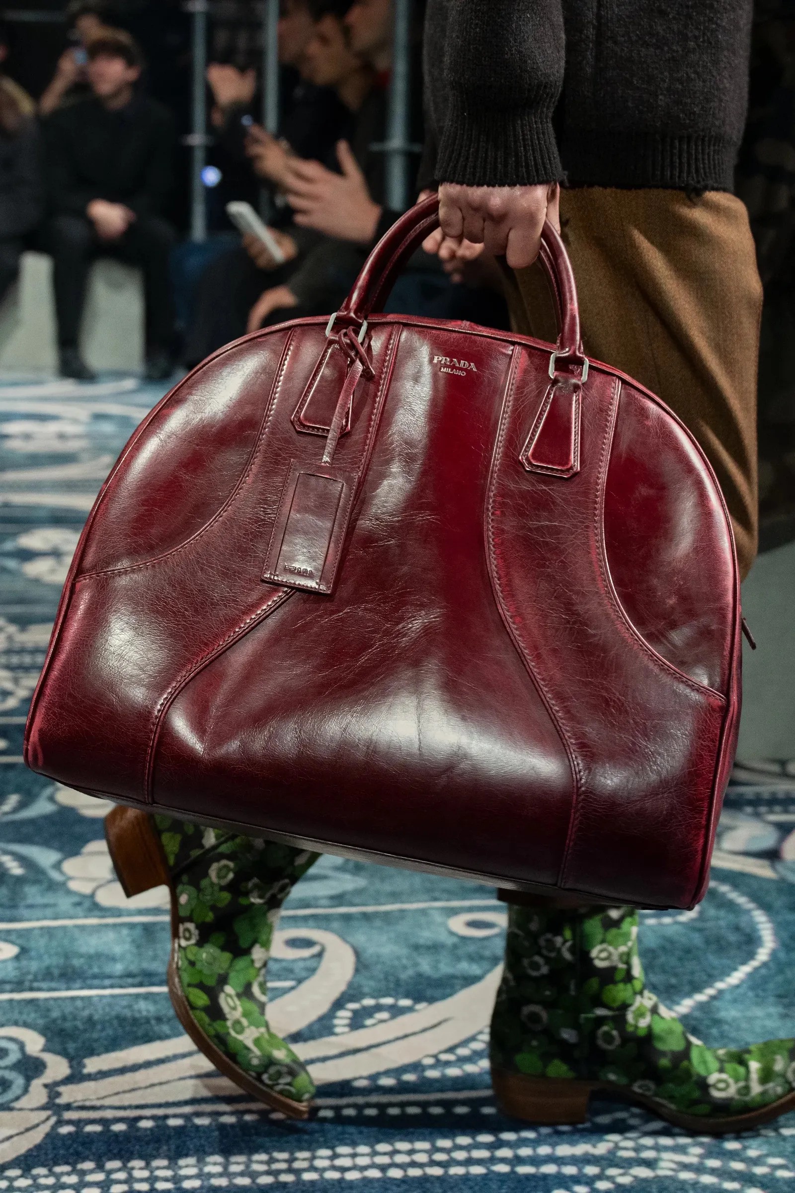 Hinh anh Xu hướng "khao khát" những chiếc túi sờn cũ 3