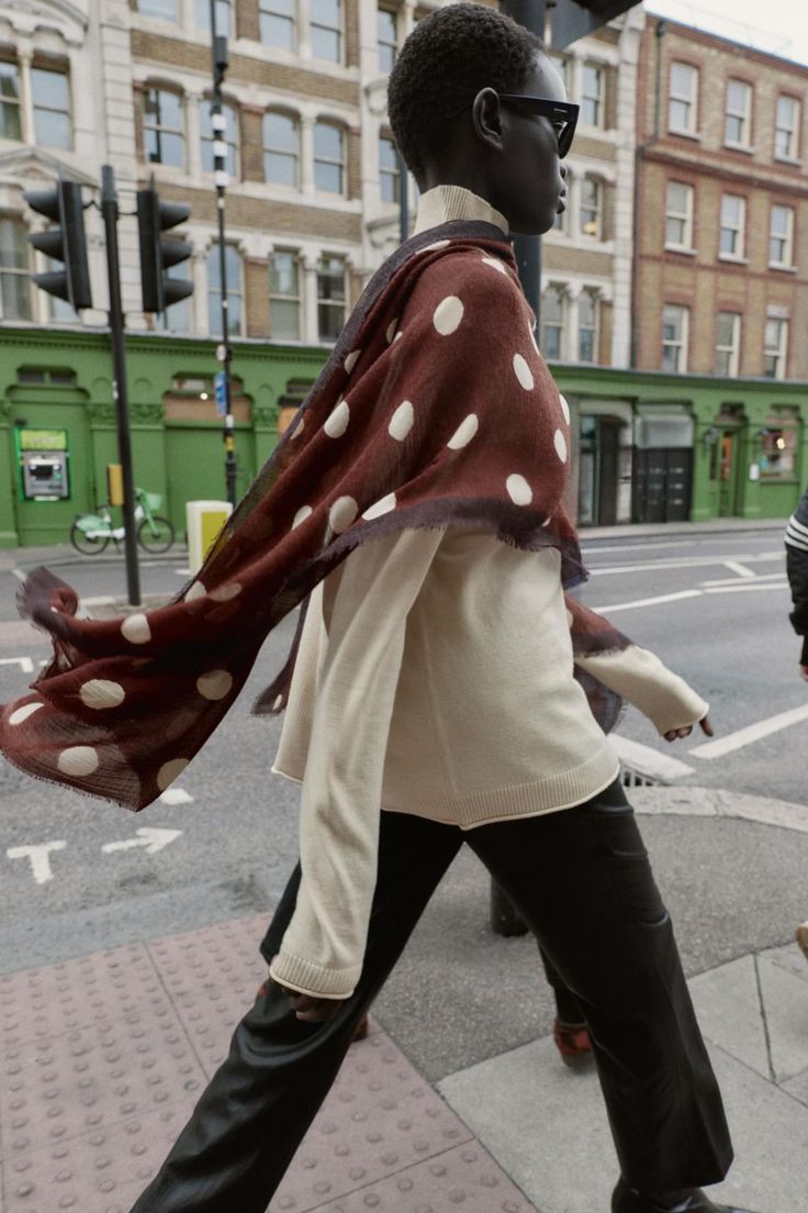 Hinh anh Phim ảnh gợi ý 3 kiểu khăn choàng đáng thử dịp cuối năm 16