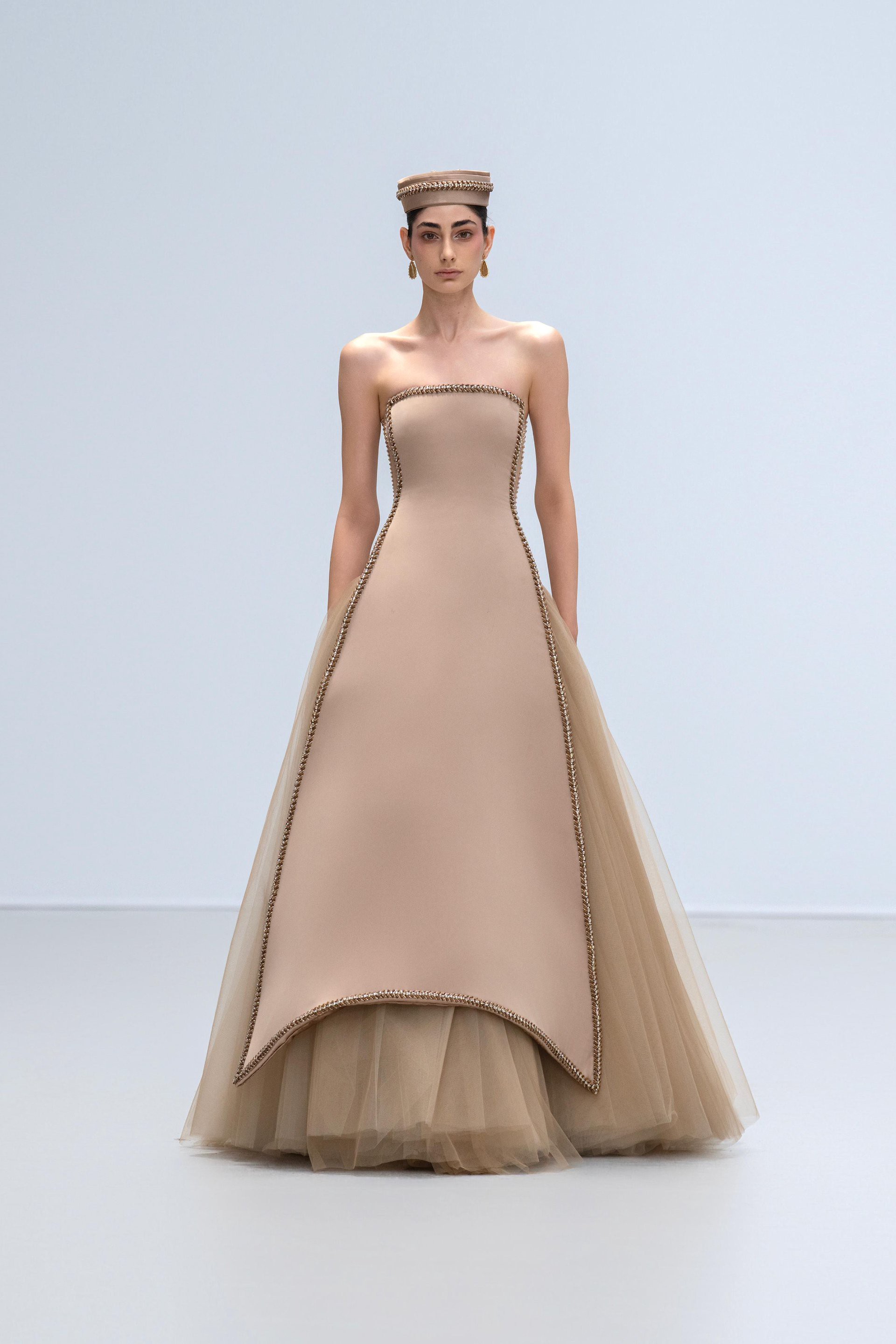 Hinh anh Phan Huy - Nhà thiết kế trẻ nhất lịch sử thế giới góp mặt tại Haute Couture Week 4