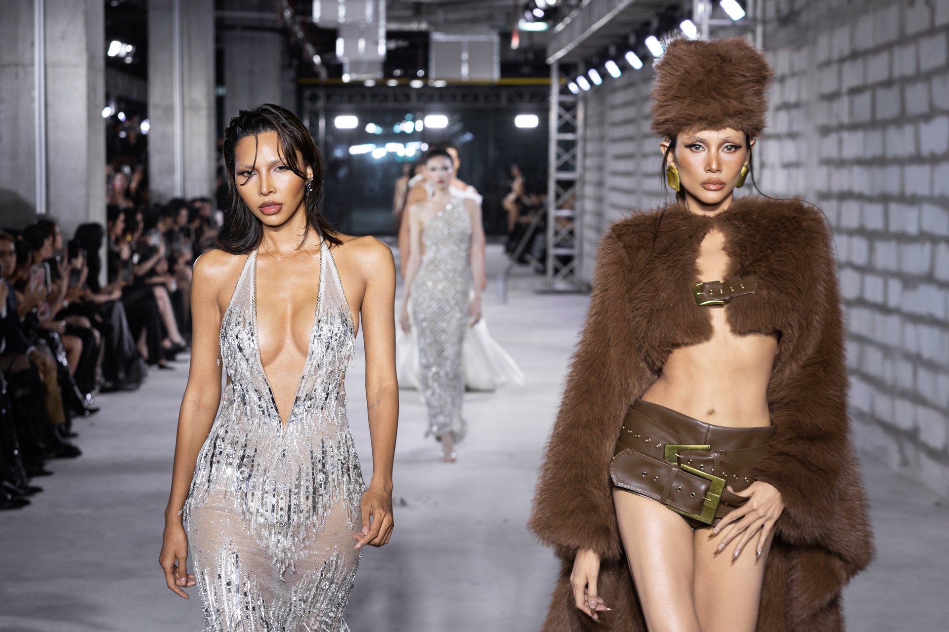 Hinh anh Emerge 2025 - Bản giao hưởng thị giác với ánh kim và đường cong của NTK Đỗ Long mang 3