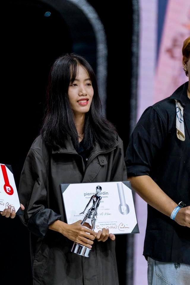 Hinh anh Từ Hoạ Lanh đến Pierre Cardin Award: Câu chuyện thời trang của cô sinh viên A Khin 1