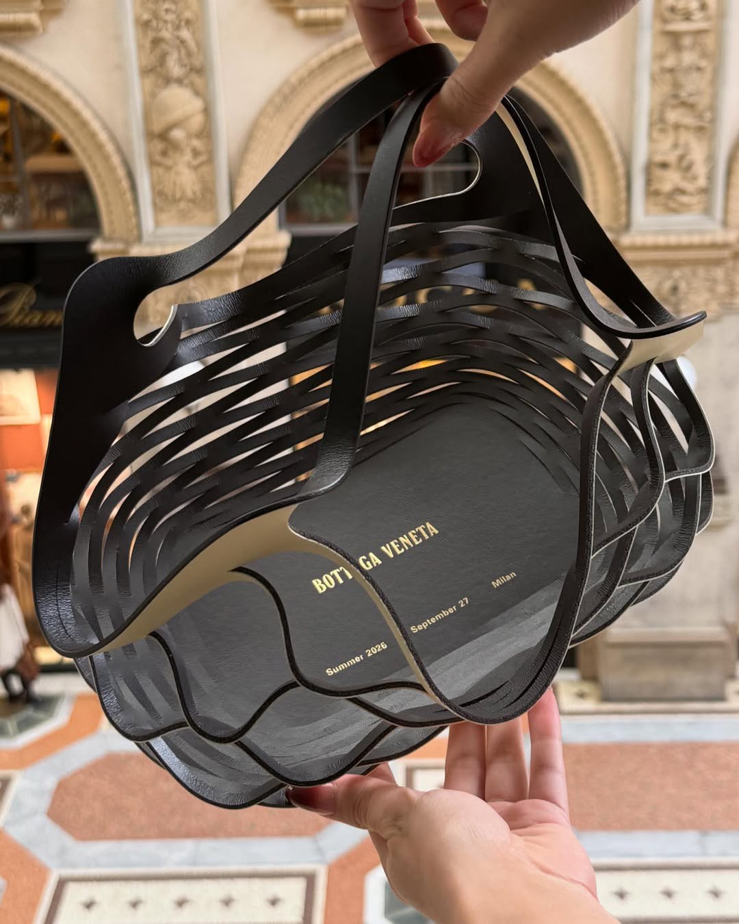 Hinh anh Recap 2025: 3 phép thử khắc nghiệt cho ngành thời trang toàn cầu 9