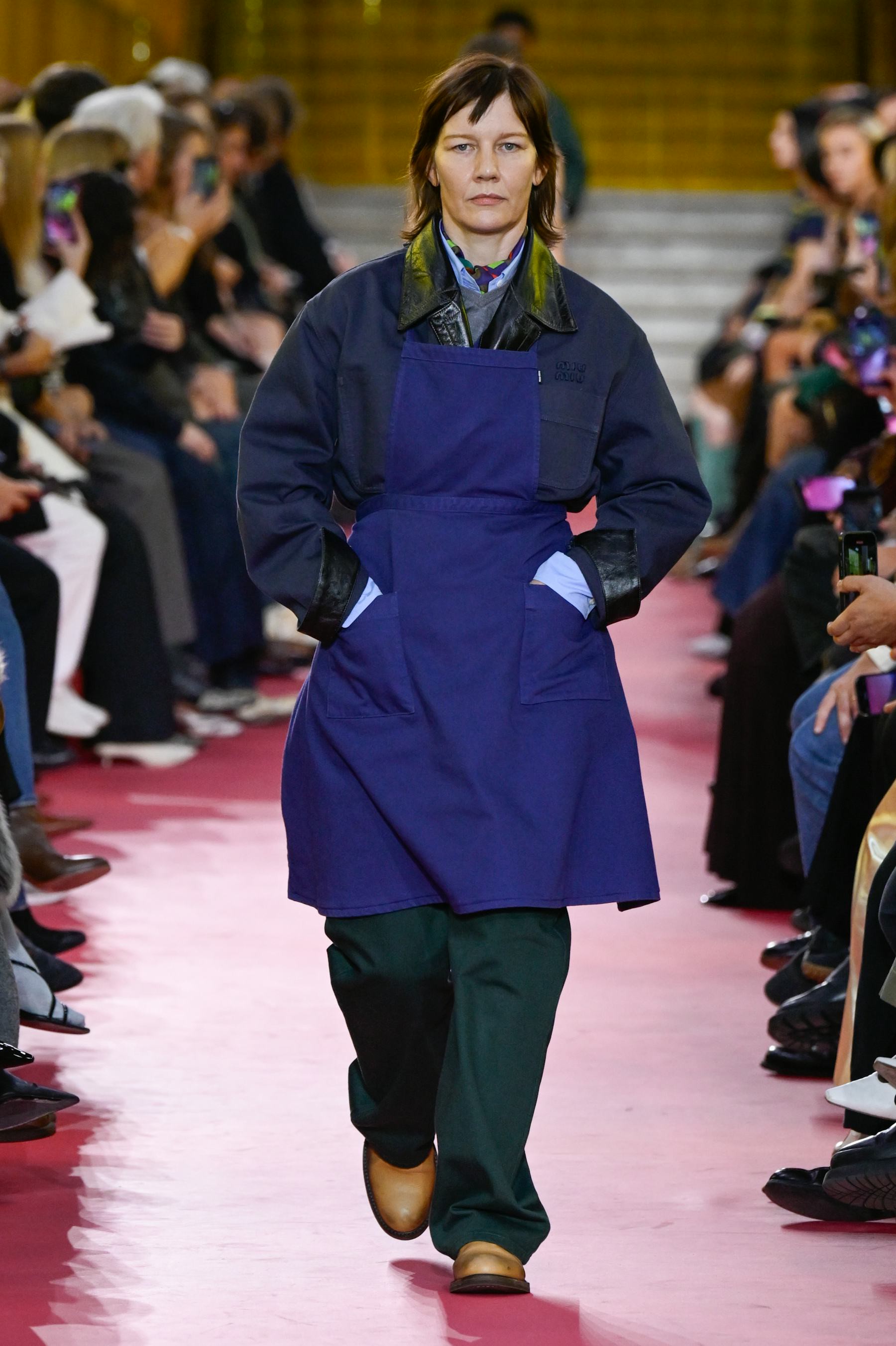 Hinh anh Cloud Dancer và “khoảng nghỉ” cần thiết của bảng màu thời trang 2026 7