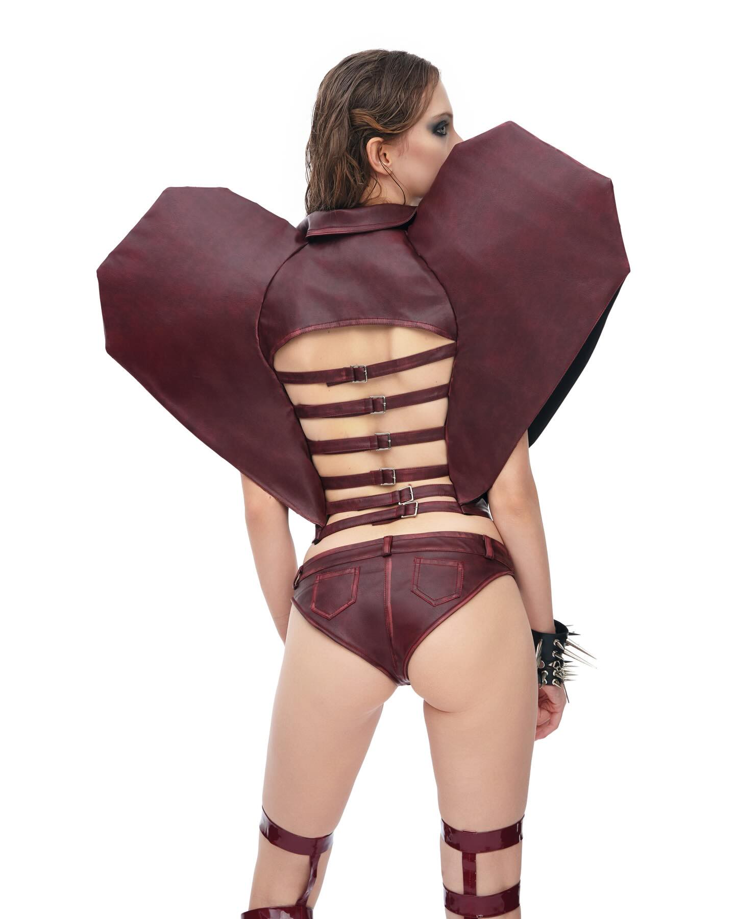 Hinh anh LINISS - "B*D ROMANCE" 11