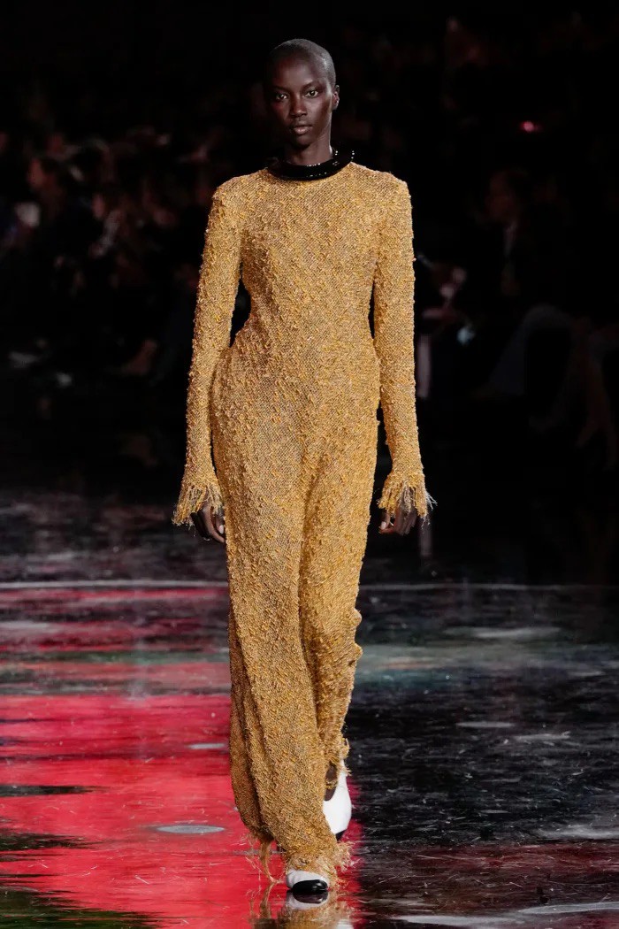 Hinh anh 5 "sàn diễn" thời trang nổi bật của năm 2025 7