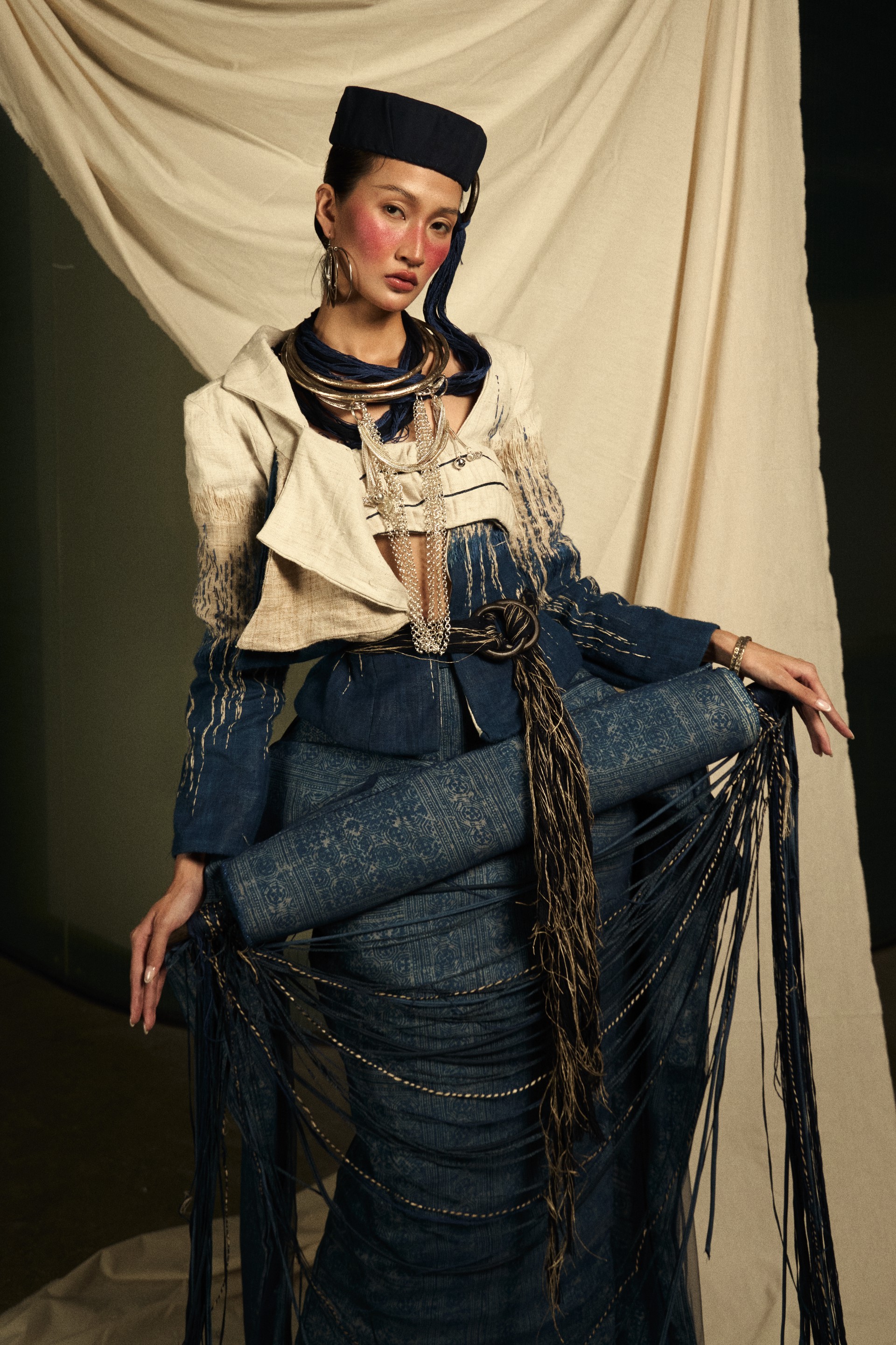 Hinh anh Từ Hoạ Lanh đến Pierre Cardin Award: Câu chuyện thời trang của cô sinh viên A Khin 4