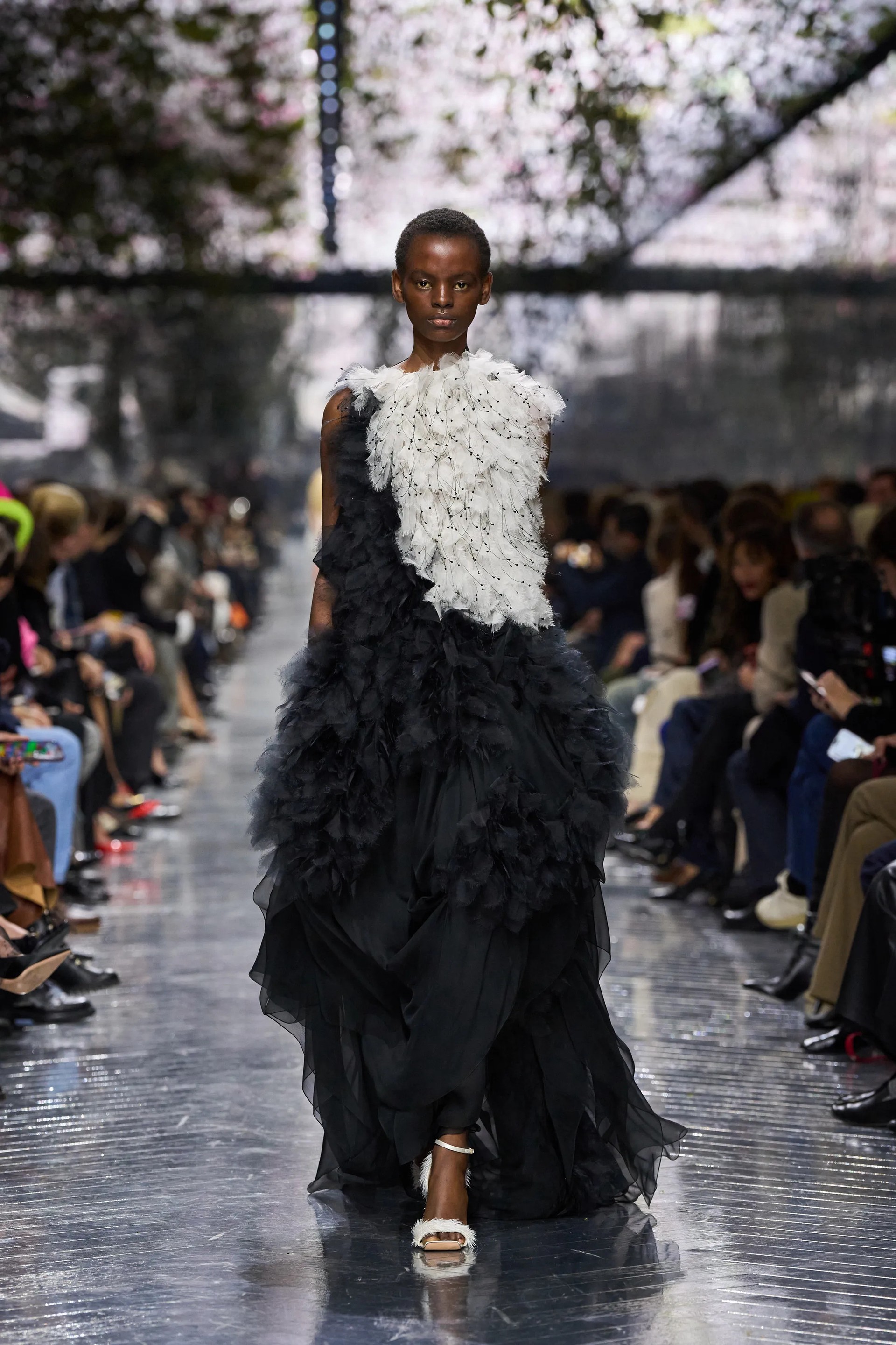 Hinh anh Sự phản biện khuôn mẫu 4