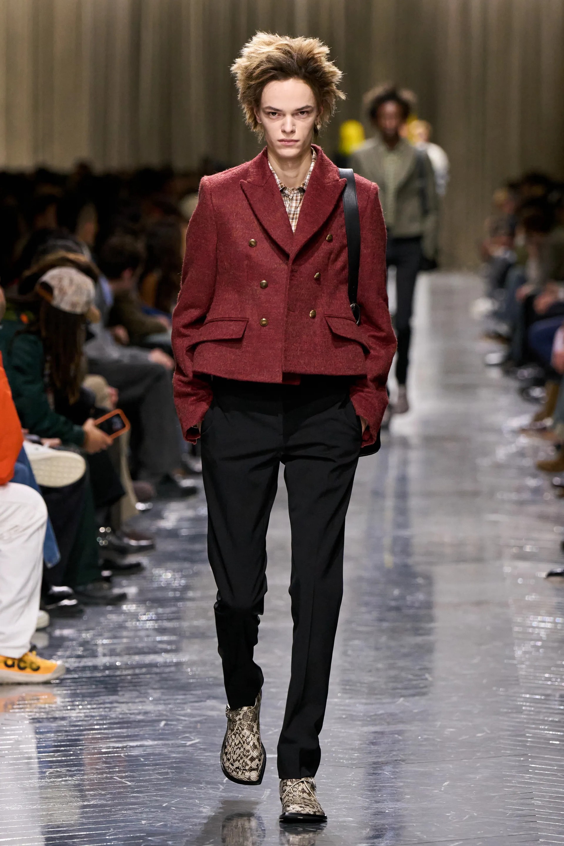 Hinh anh Tailoring ở điểm sụp đổ 1