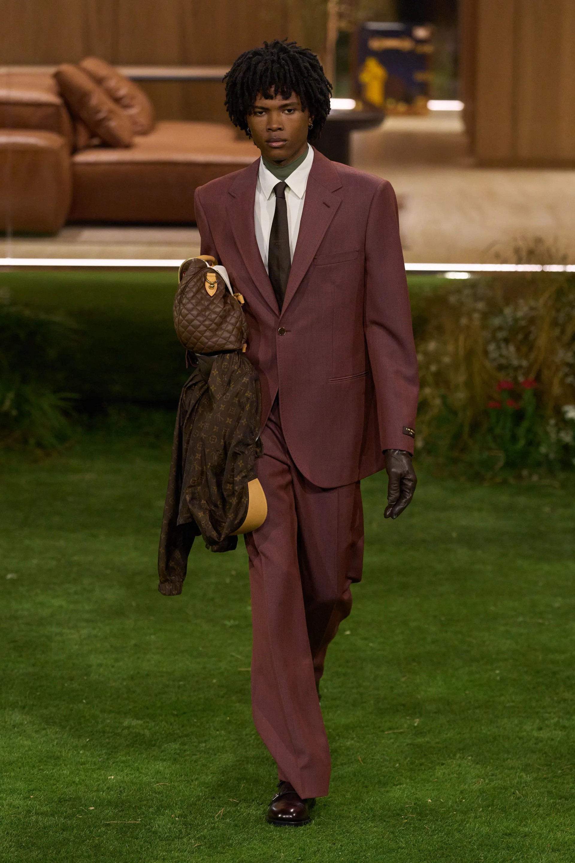 Hinh anh Louis Vuitton Menswear Fall/Winter 2026: Một sàn diễn xa xỉ đầy thực dụng 1
