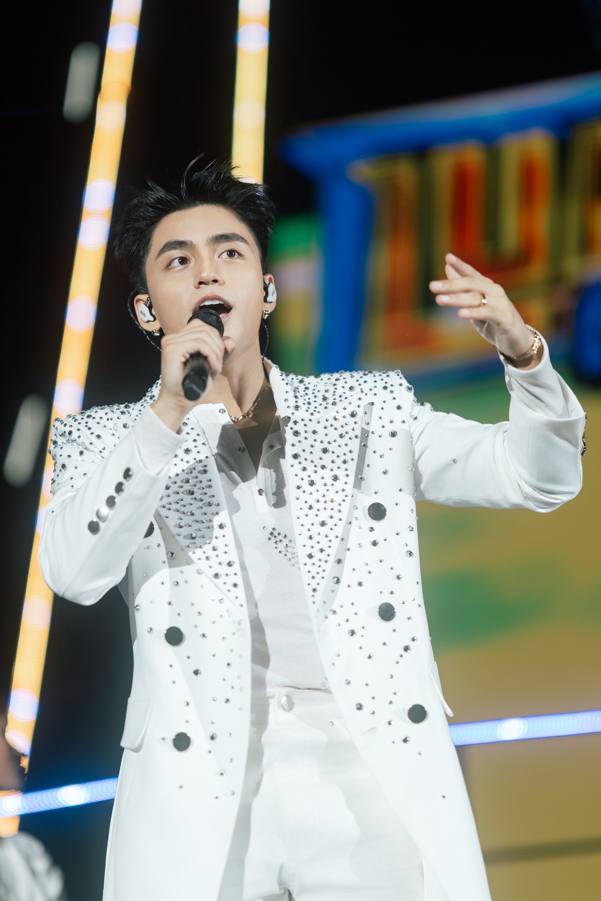 Hinh anh MONO đồng hành cùng  “báo gấm” Cartier tại Countdown 2026 4