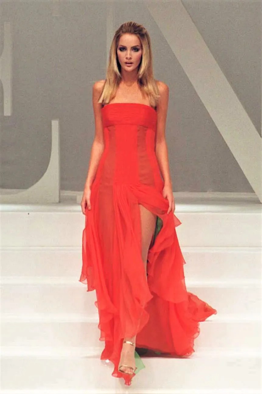 Hinh anh Cuốn hồi ký màu đỏ của Valentino Garavani 35