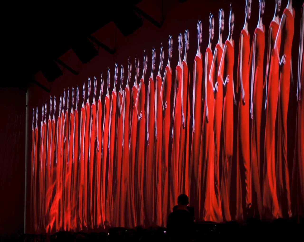 Hinh anh Cuốn hồi ký màu đỏ của Valentino Garavani 78