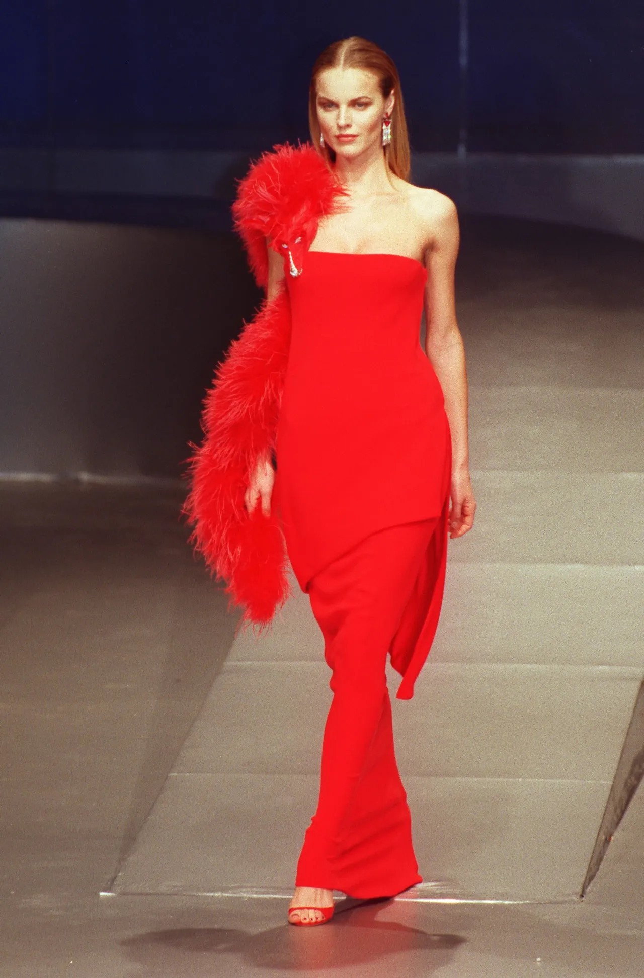 Hinh anh Cuốn hồi ký màu đỏ của Valentino Garavani 34