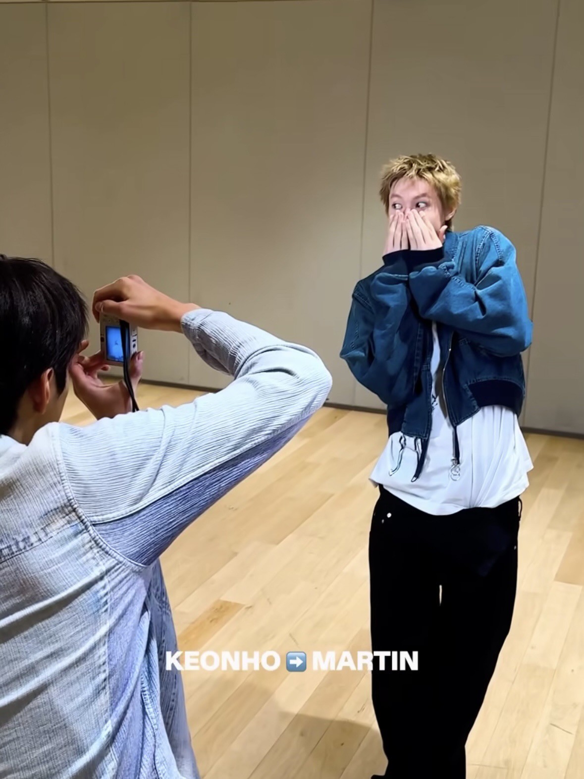 Hinh anh Có gì trong “tiệm tạp hóa digicam” của idol Kpop? 2