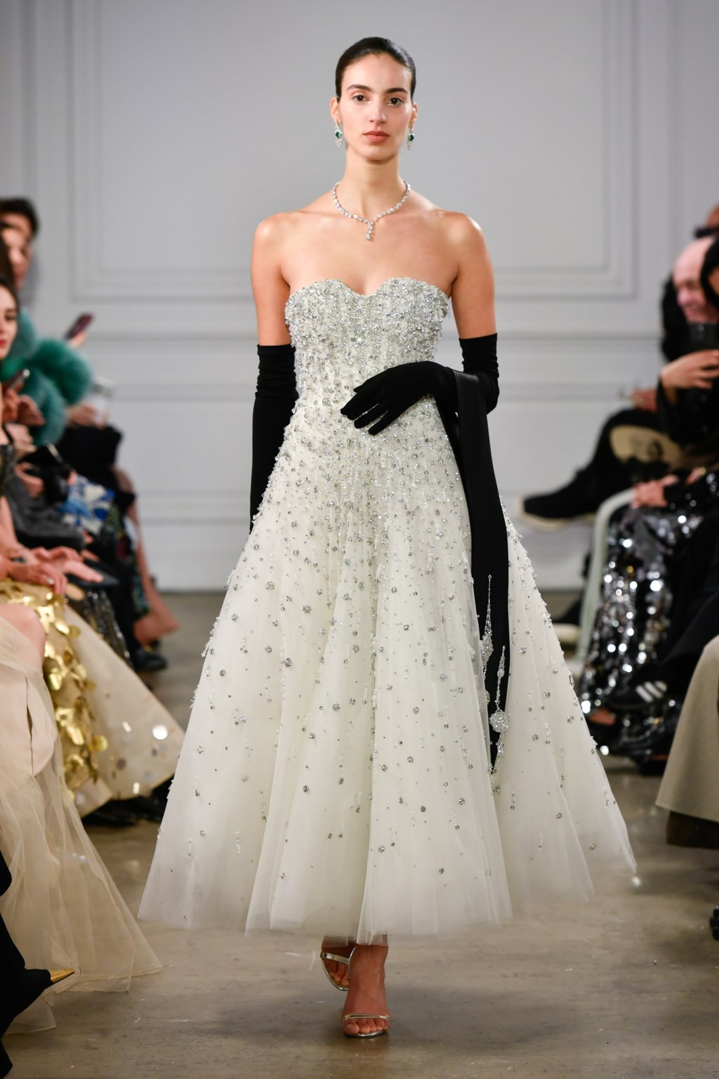 Hinh anh Thăm sử Triều Nguyễn, thưởng “Cành Vàng Lá Ngọc” PHAN HUY Haute Couture SS26 43