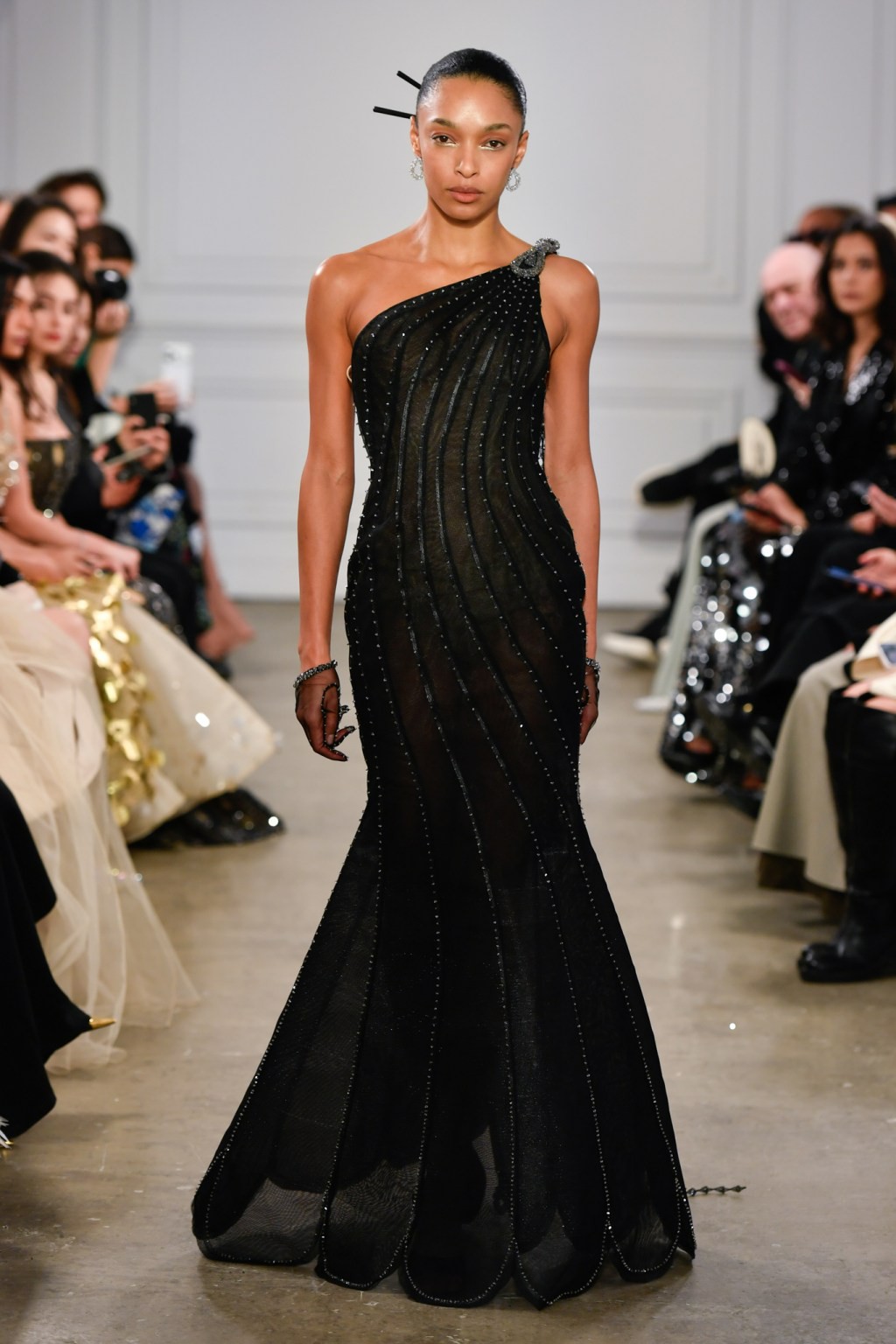 Hinh anh Thăm sử Triều Nguyễn, thưởng “Cành Vàng Lá Ngọc” PHAN HUY Haute Couture SS26 32