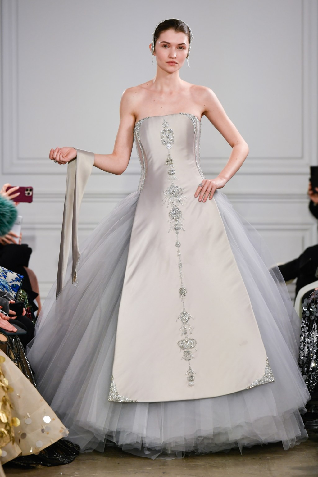 Hinh anh Thăm sử Triều Nguyễn, thưởng “Cành Vàng Lá Ngọc” PHAN HUY Haute Couture SS26 42