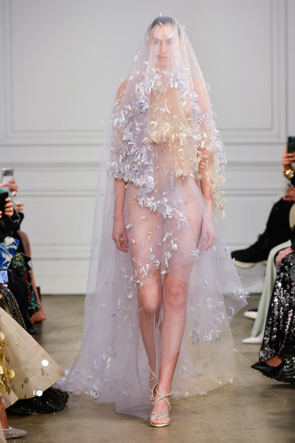 Hinh anh Thăm sử Triều Nguyễn, thưởng “Cành Vàng Lá Ngọc” PHAN HUY Haute Couture SS26 35