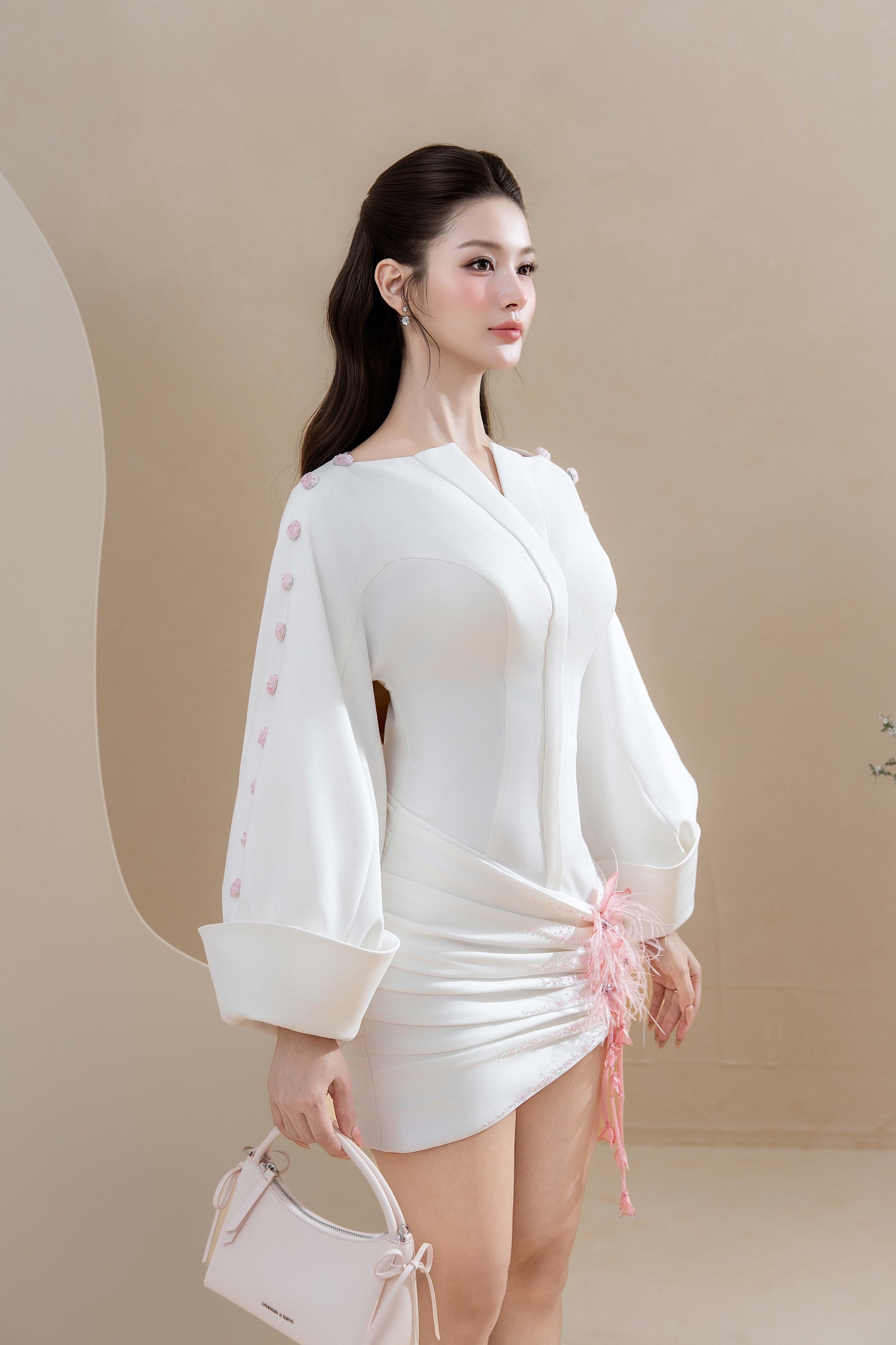 Hinh anh Đỗ Long phác họa khúc giao thừa tĩnh lặng “Vân Xuân” 9